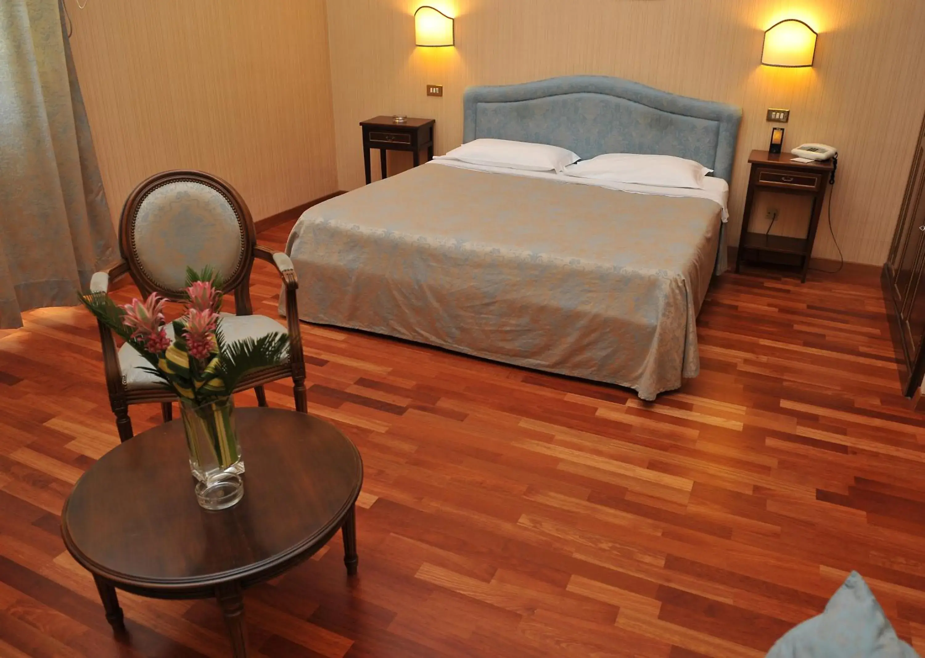 Bedroom, Bed in Grande Albergo Quattro Stagioni