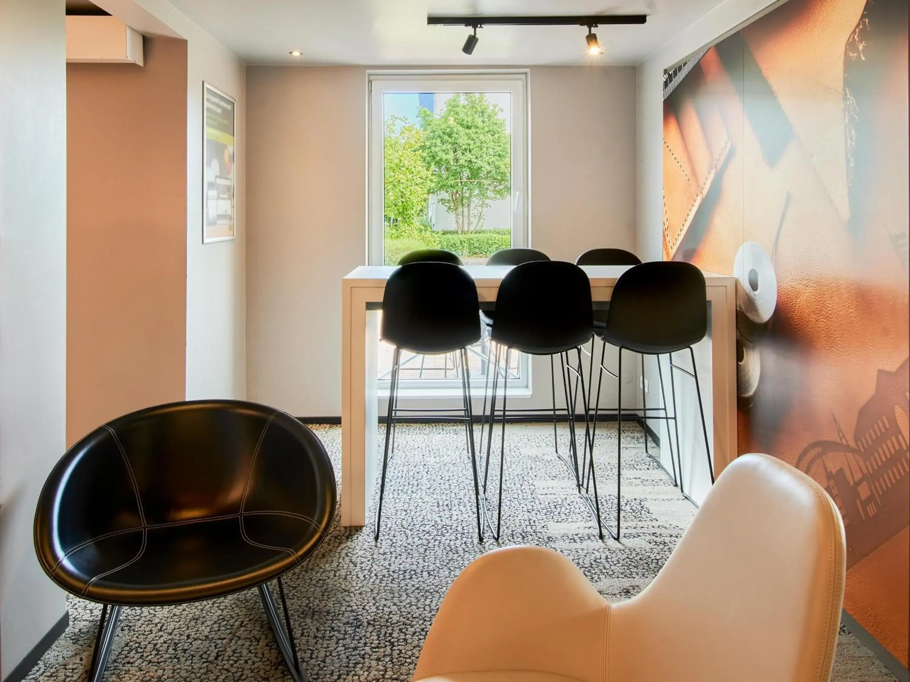 Lobby or reception in B&B Hotel Offenbach-Süd Lobby or reception in B&B Hotel Offenbach-Süd
