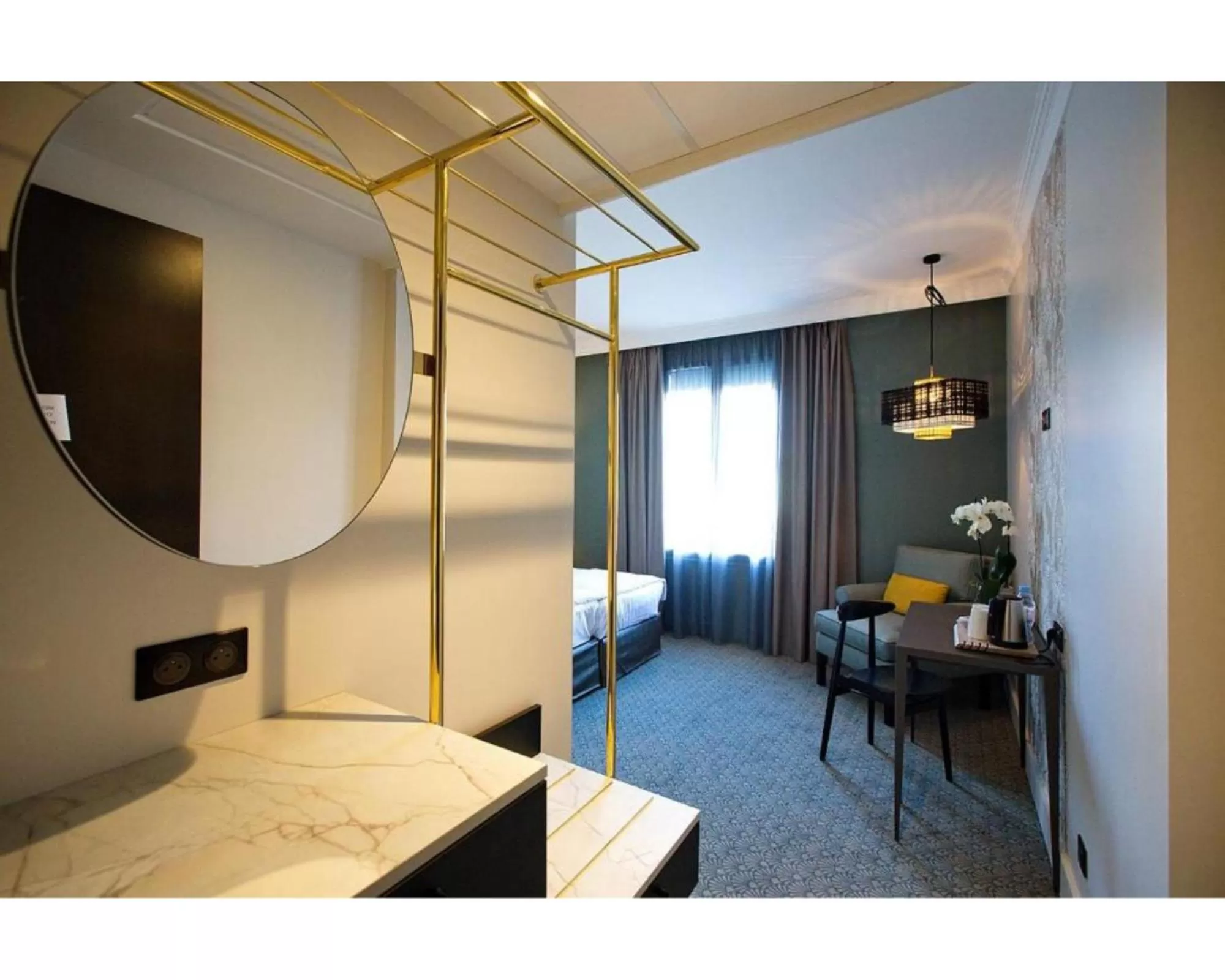 Photo of the whole room, Bed in Best Western Plus Hotel de Dieppe 1880