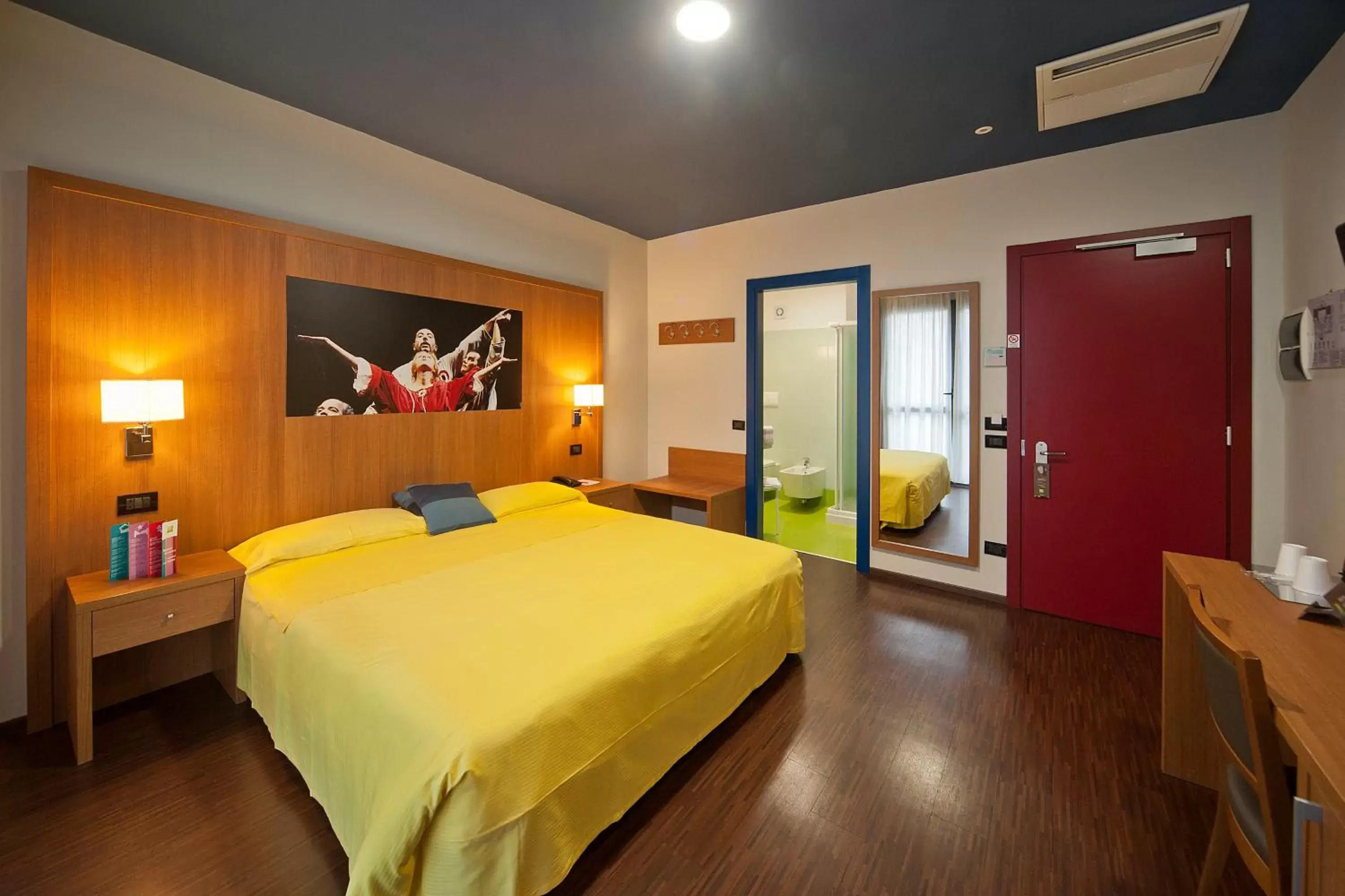 Photo of the whole room in Ibis Styles Parma Toscanini