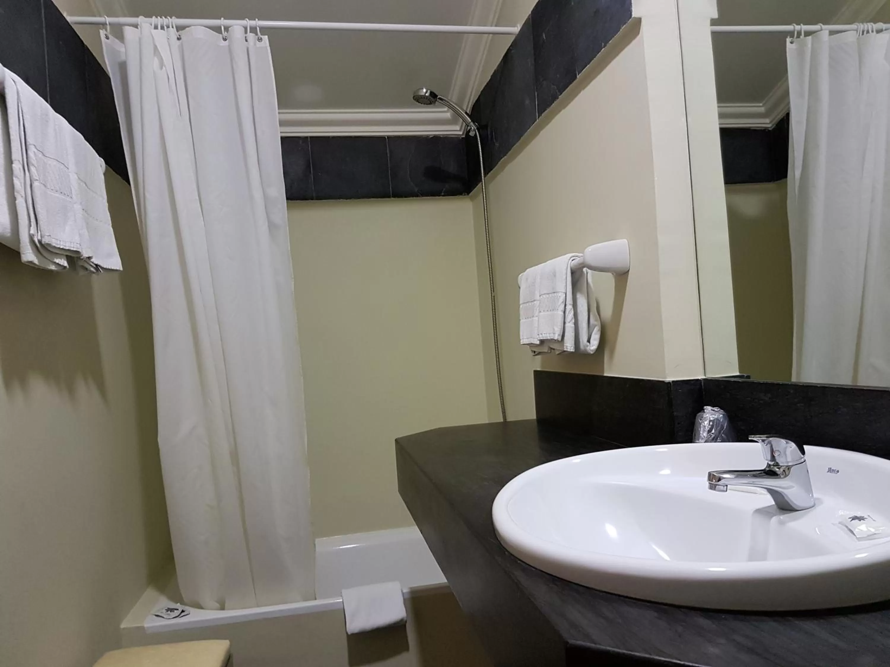 Bathroom in Hotel de Moura