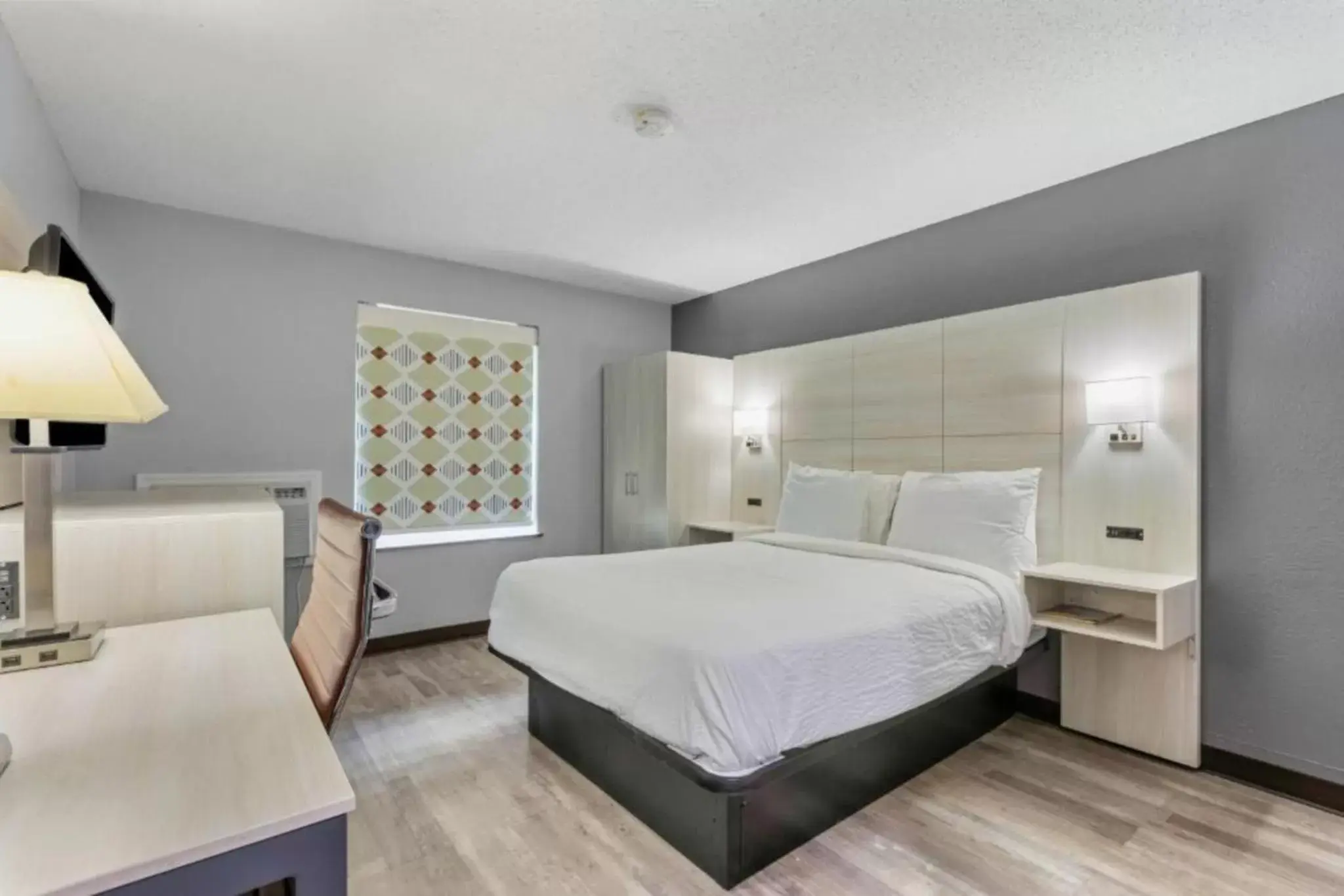 1 Queen Bed, Mobility Accessible Room, Bathtub w/ Grab Bars, Non-Smoking in Days Inn by Wyndham Savannah Gateway I-95 1 Queen Bed, Mobility Accessible Room, Bathtub w/ Grab Bars, Non-Smoking in Days Inn by Wyndham Savannah Gateway I-95