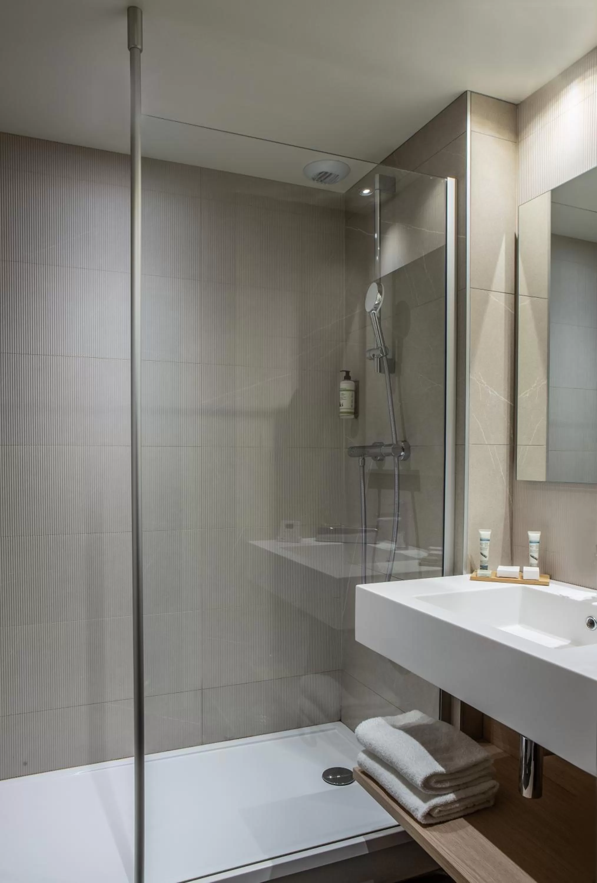 Shower in Hotel Paris Boulogne - Futur Mercure Paris Boulogne Pont de Saint Cloud - Janvier 2026