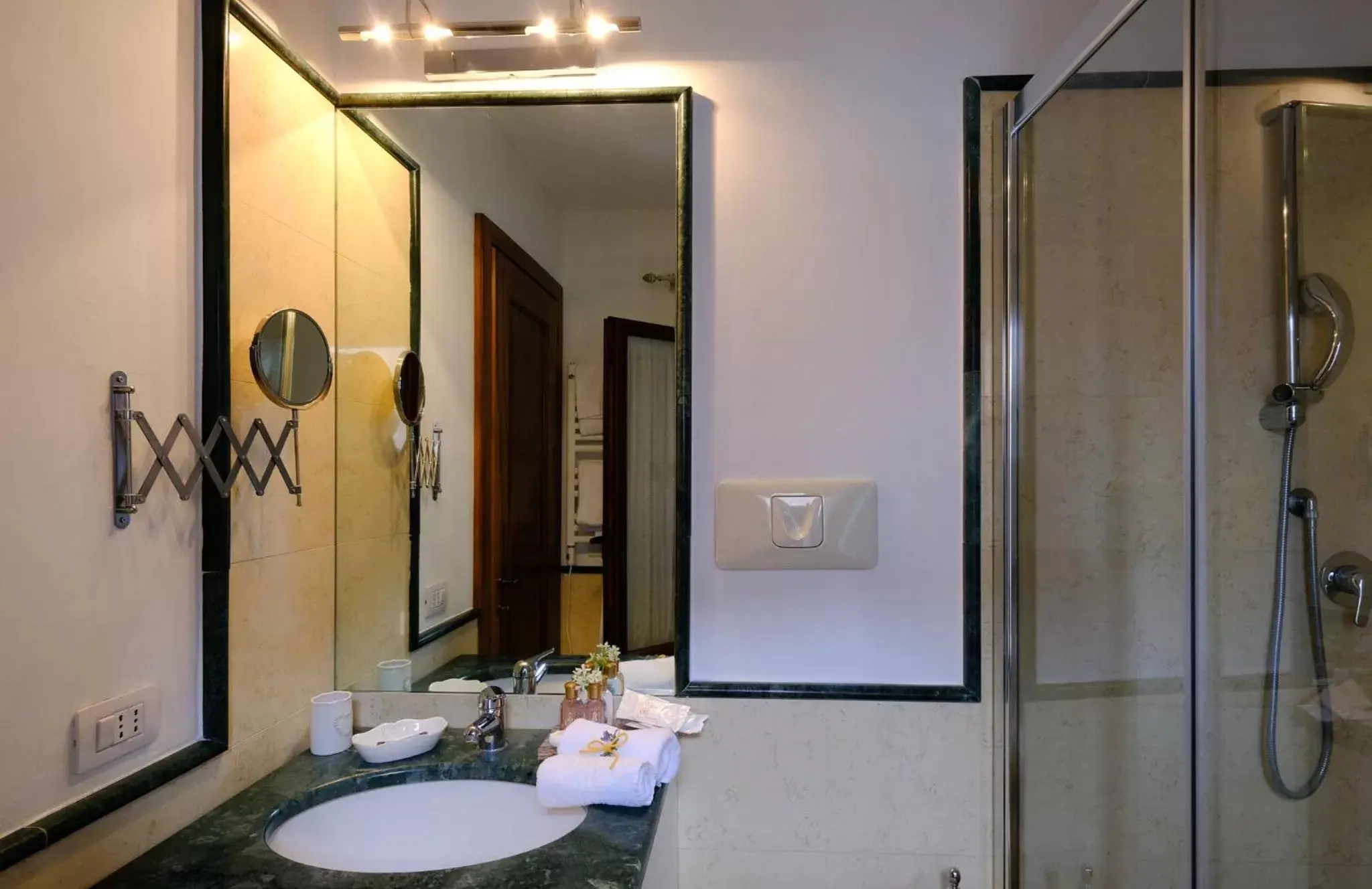Bathroom in Relais Alberti