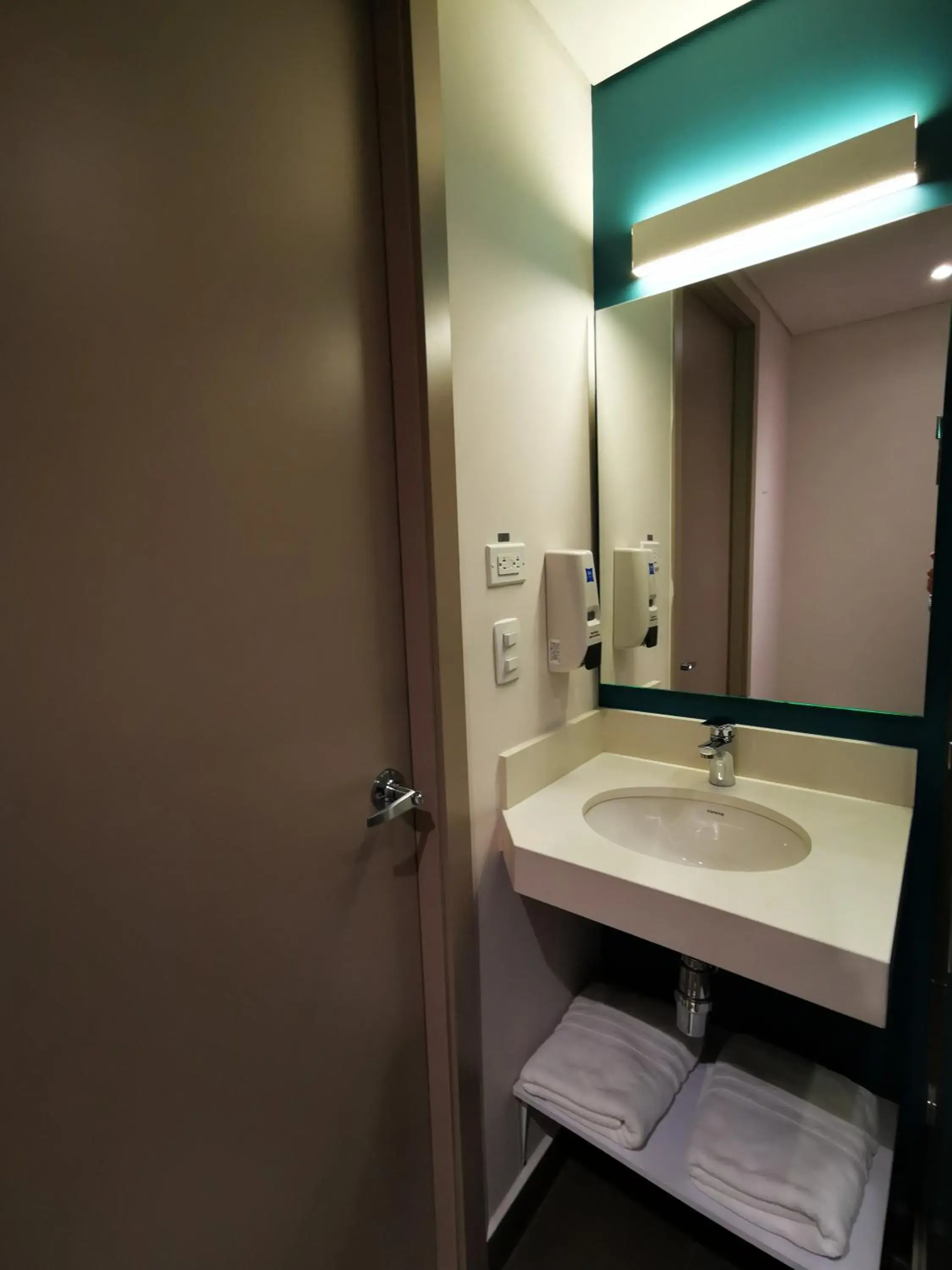 Bathroom in Ibis Budget Itagui