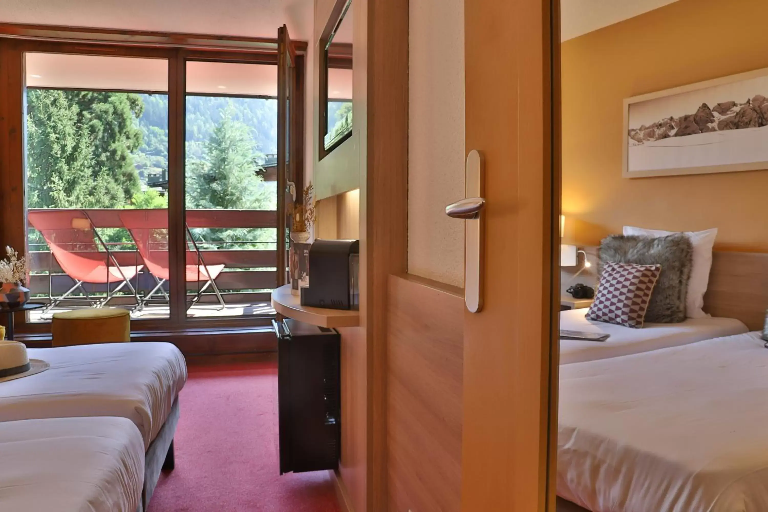 Bedroom, Bed in SOWELL HOTELS Mont Blanc et SPA