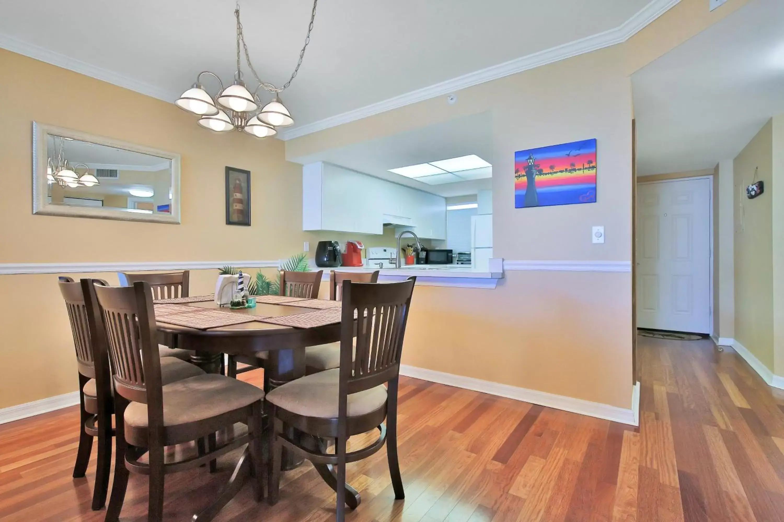 Dining Area in Ocean Village L15