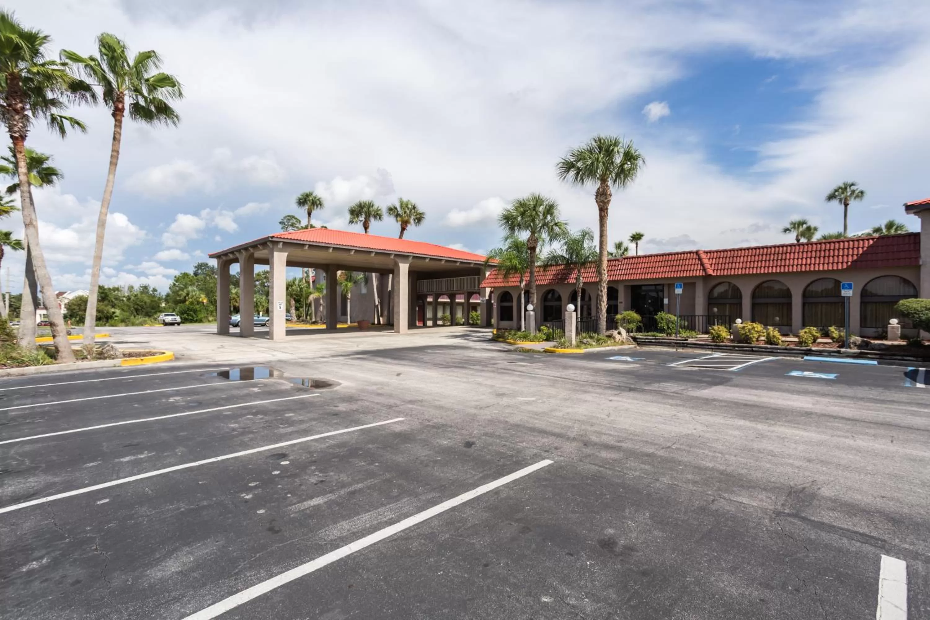 Property building in Motel 6-Spring Hill, FL - Weeki Wachee
