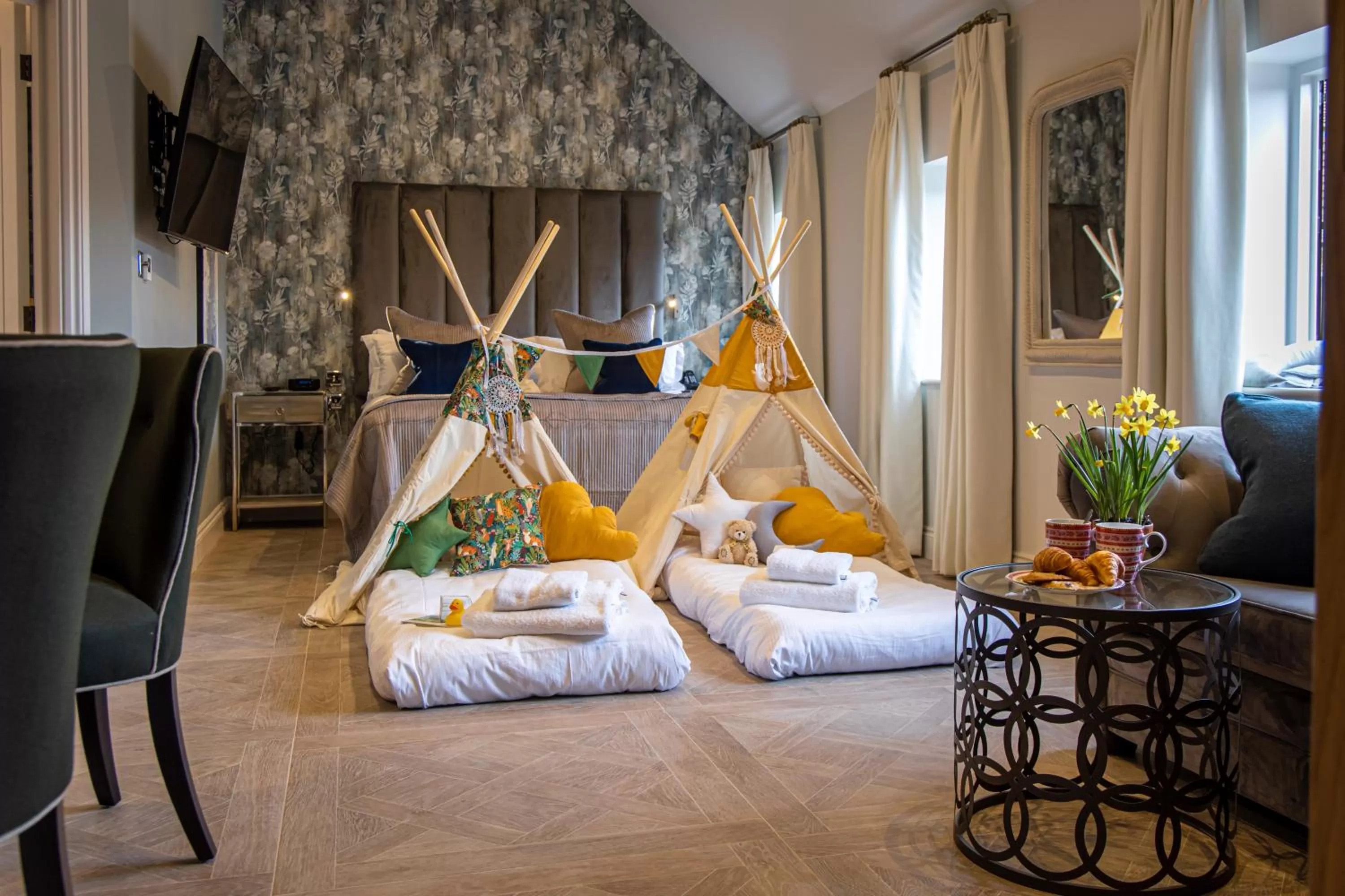 Bed in Great Fosters - Near Windsor