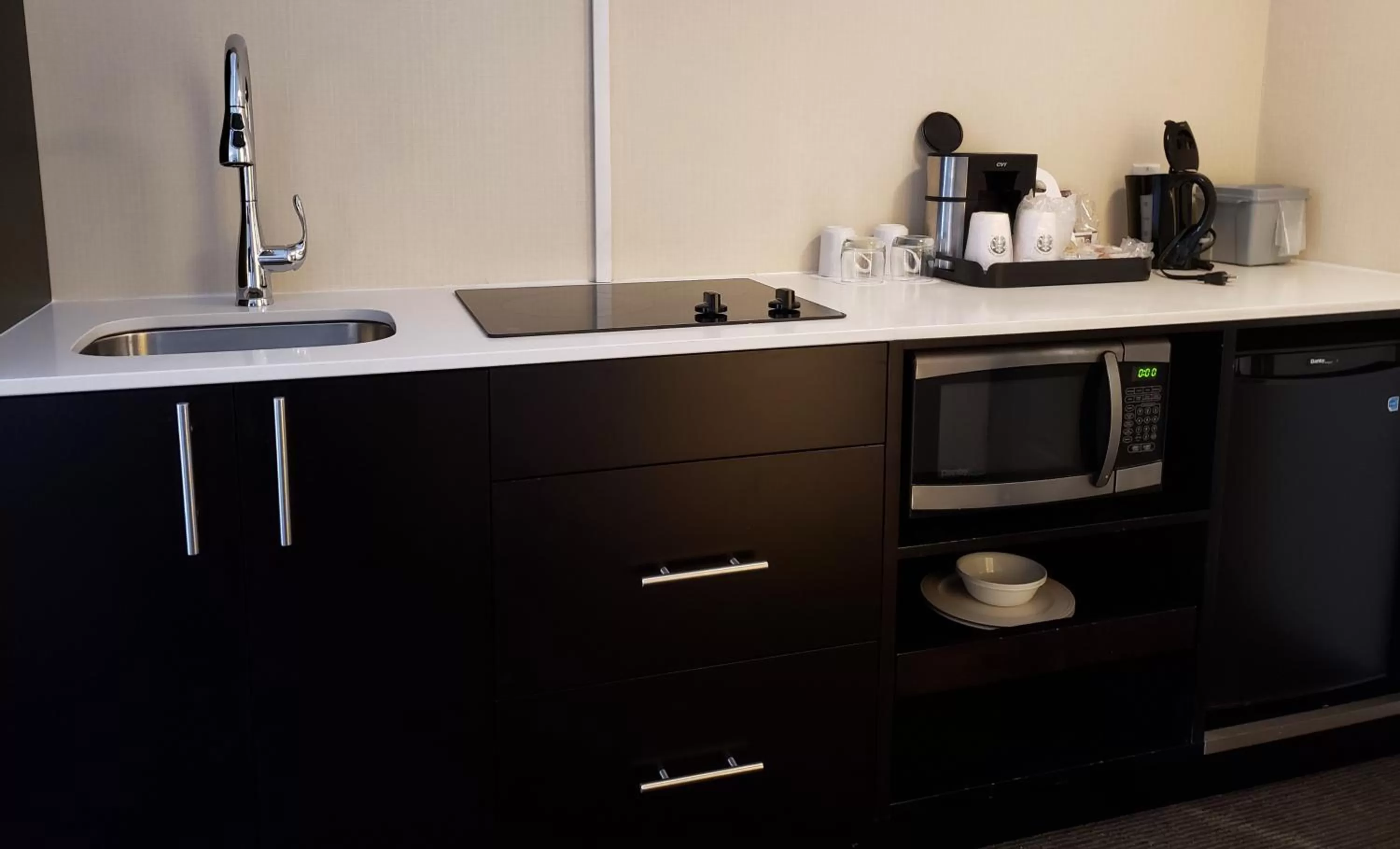 Kitchen or kitchenette in Coast Kamloops Hotel & Conference Centre