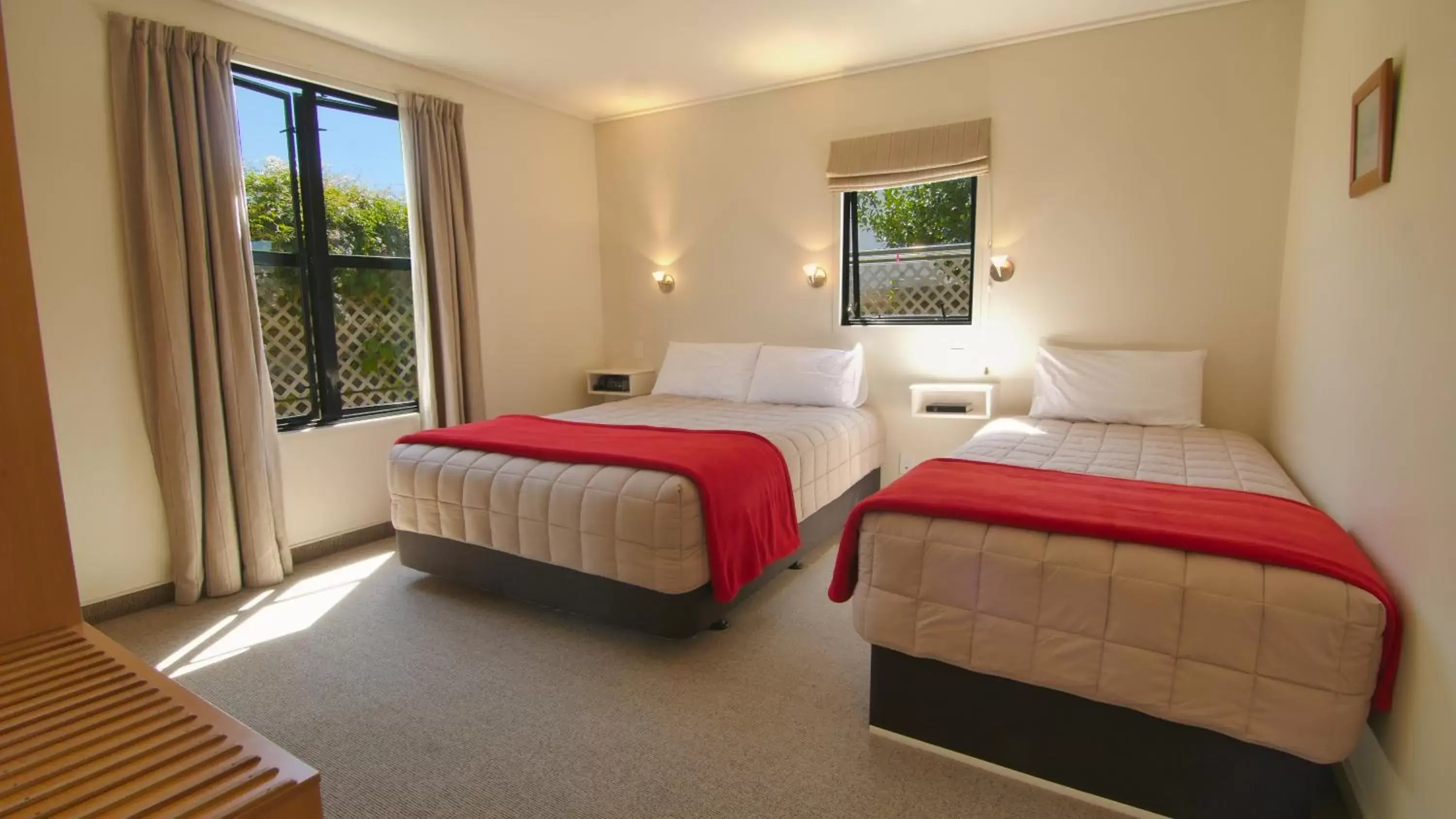 Bedroom, Bed in Country Glen Lodge