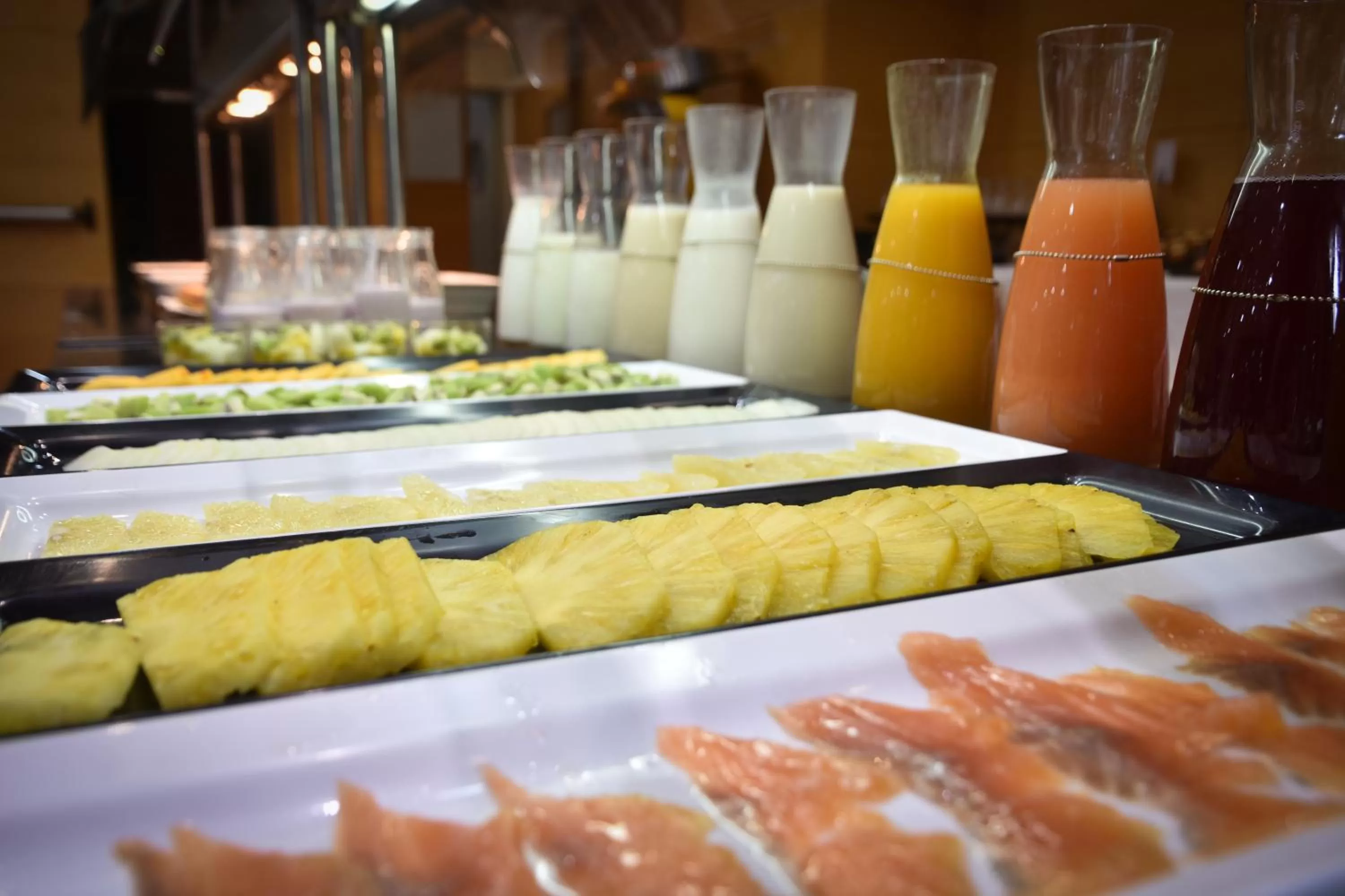 Buffet breakfast in Senator Parque Central