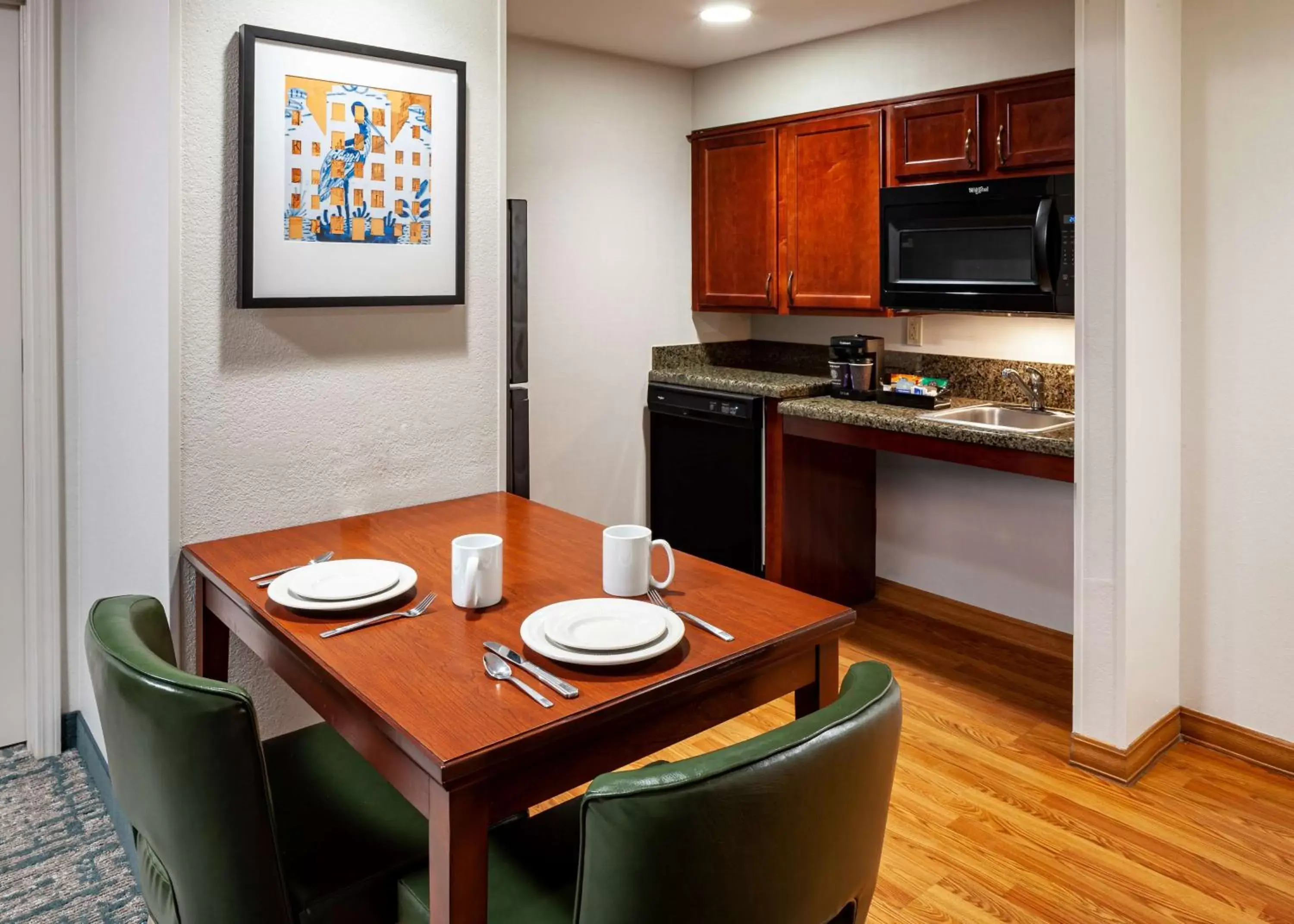 Kitchen or kitchenette, Dining Area in Homewood Suites by Hilton Gainesville