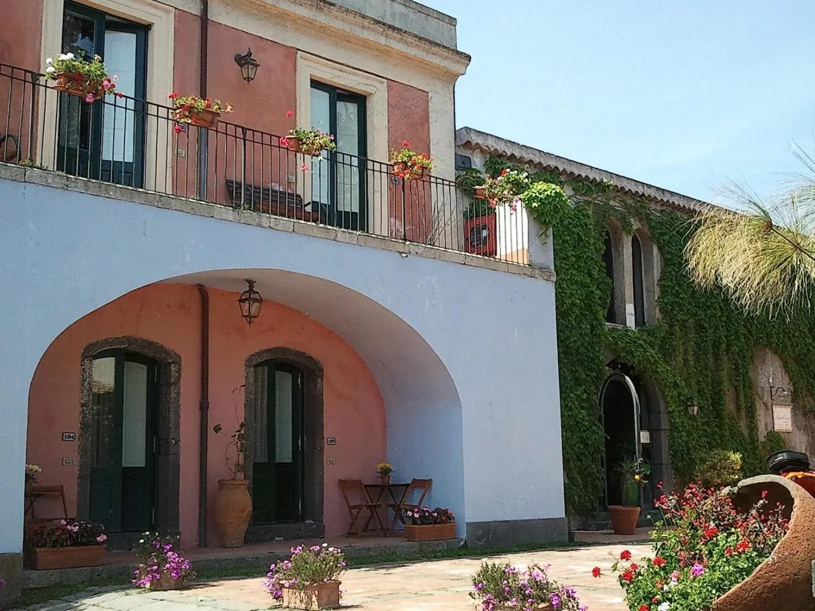 Property Building in Etna Hotel