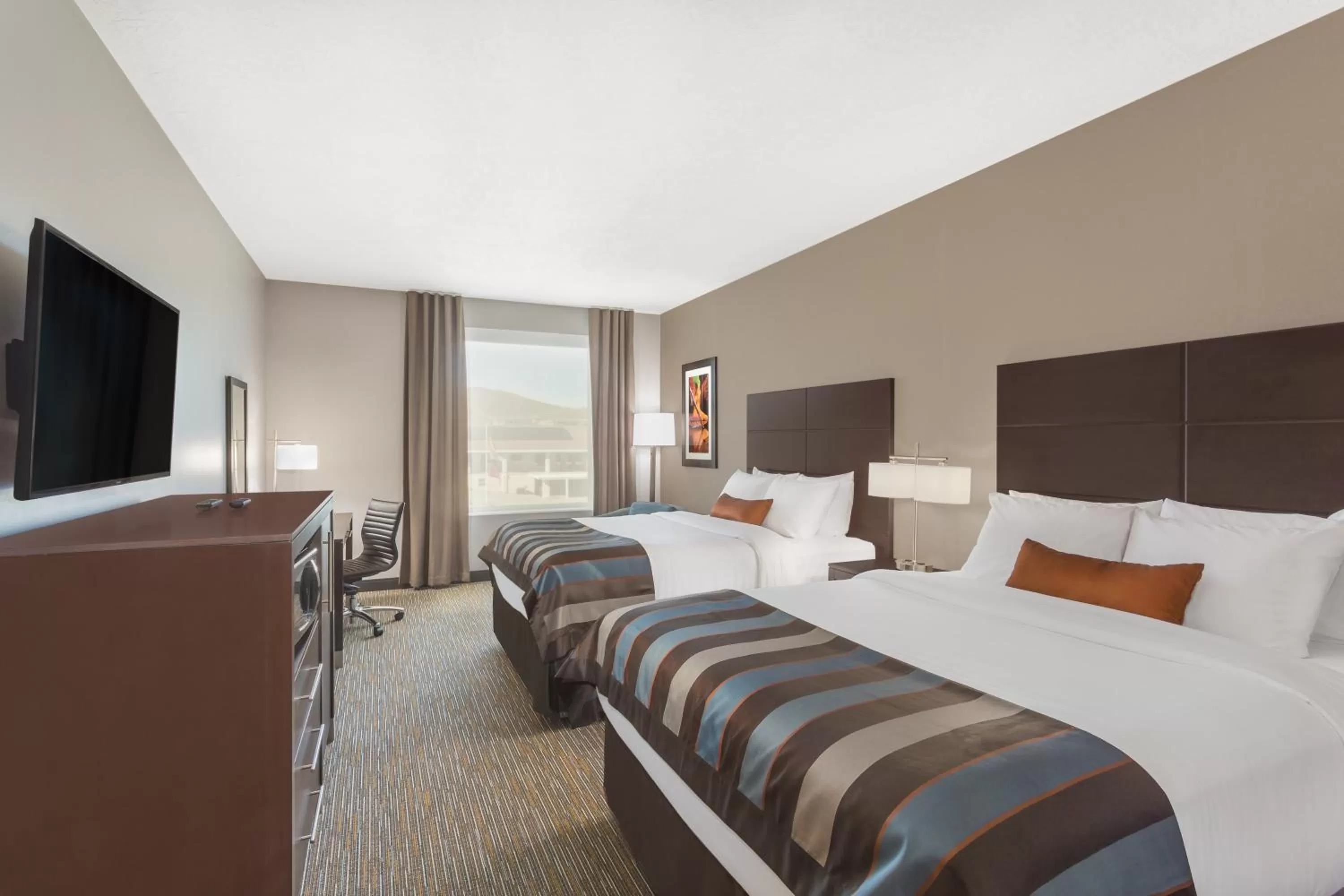 Photo of the whole room, Bed in Wingate by Wyndham Hurricane Zion National Park