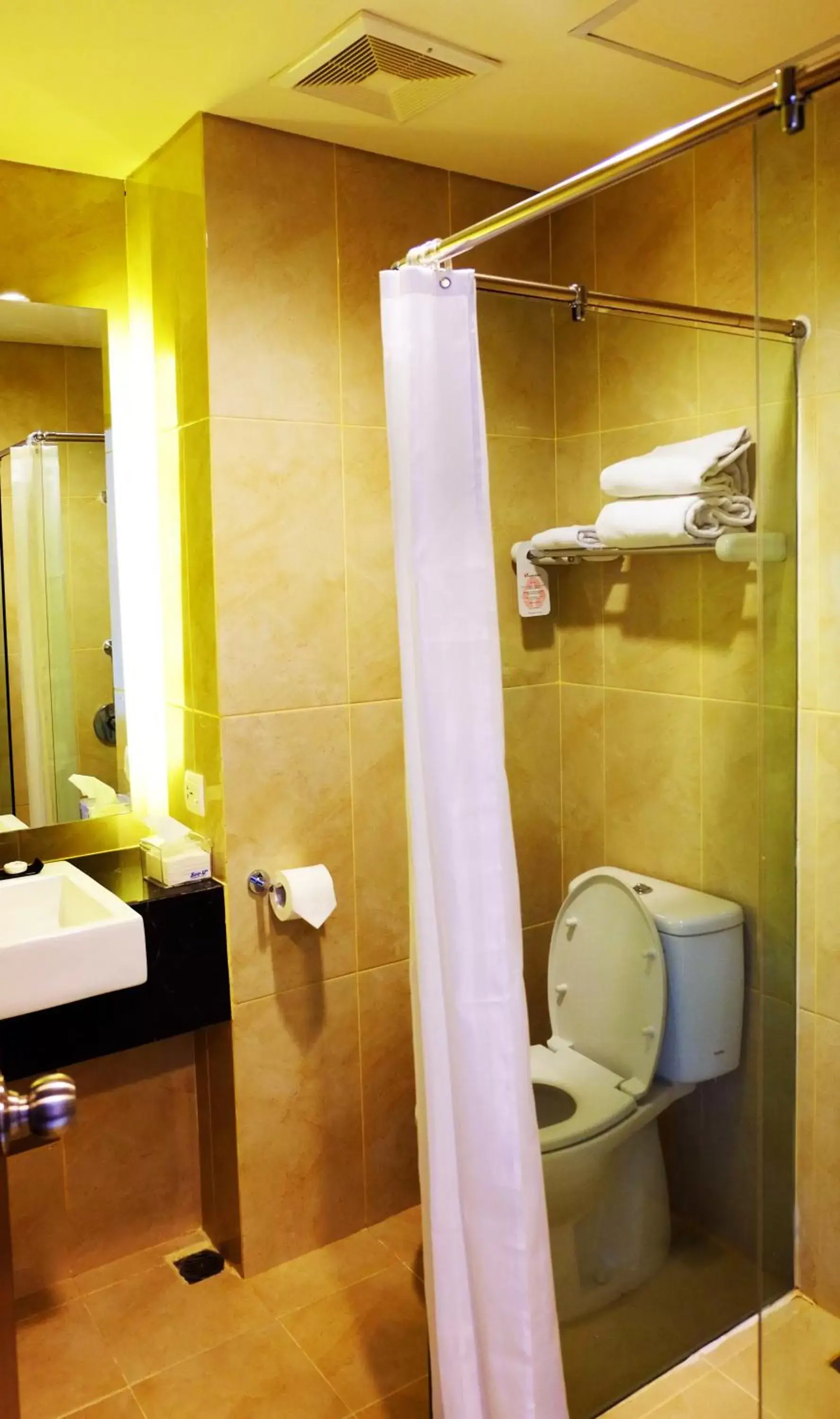 Bathroom in Swiss-Belinn Malang