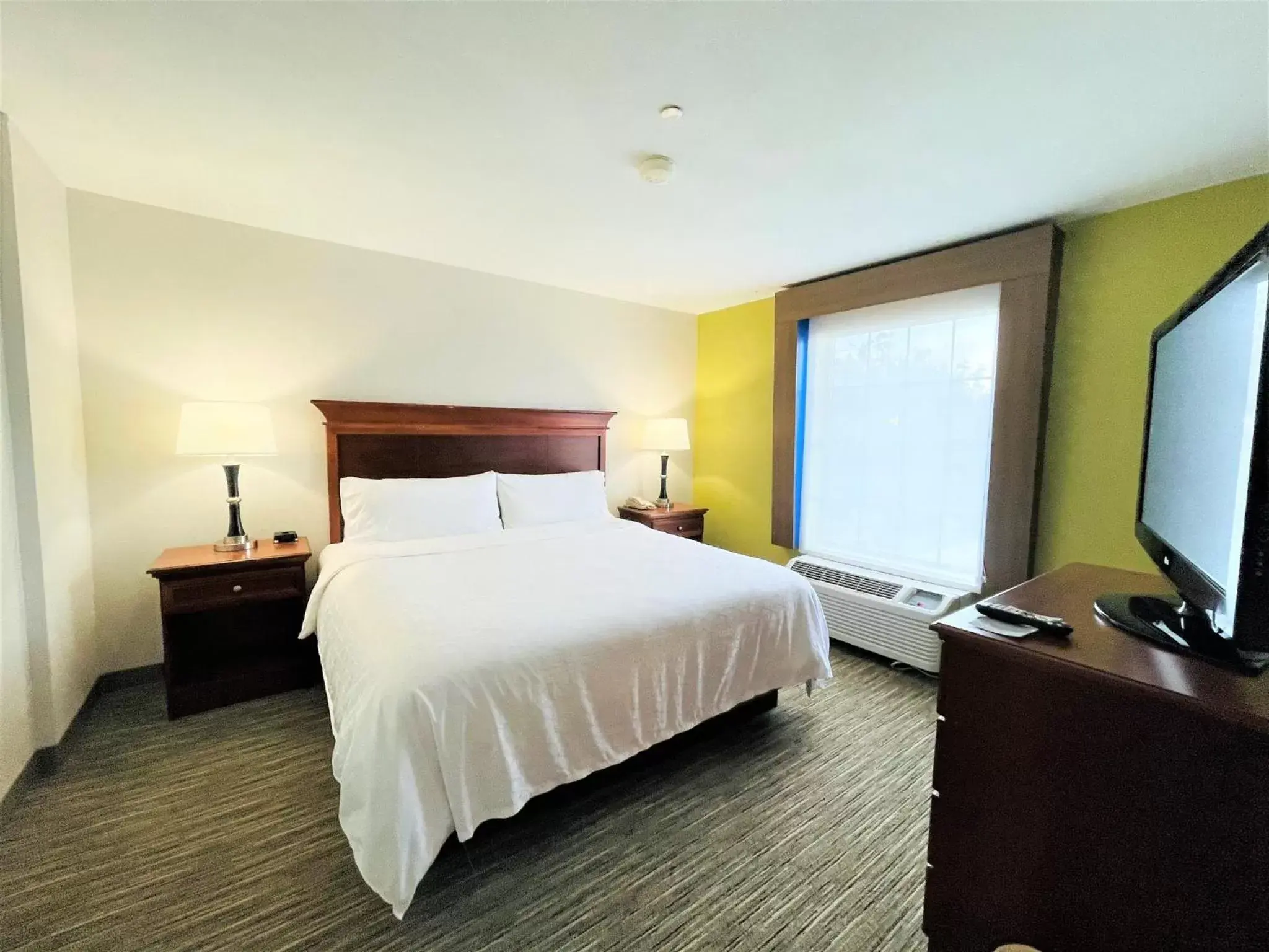 Photo of the whole room, Bed in Holiday Inn Express & Suites Sulphur - Lake Charles, an IHG Hotel