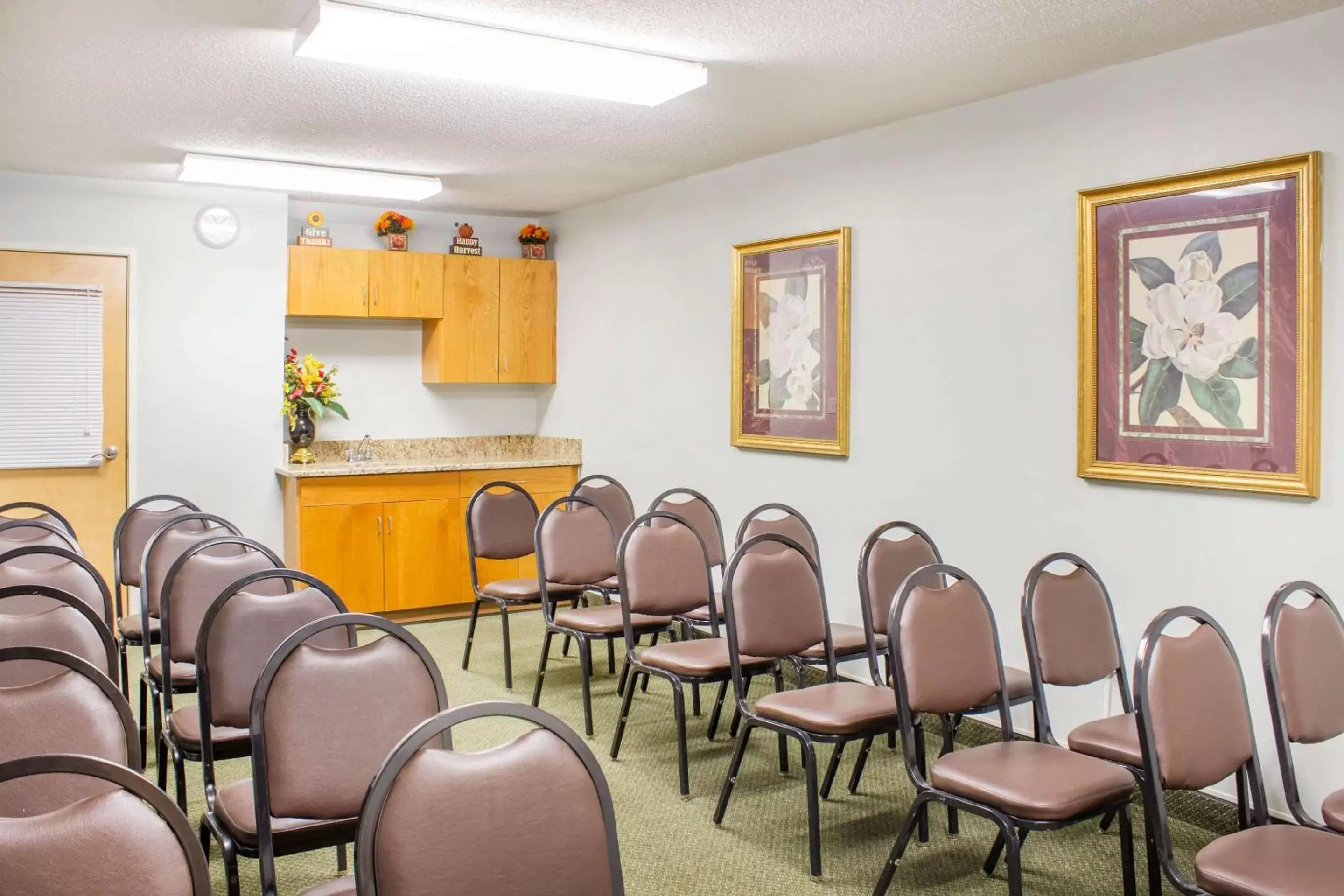 Meeting/conference room in Econo Lodge Raleigh near Walnut Creek Amphitheatre