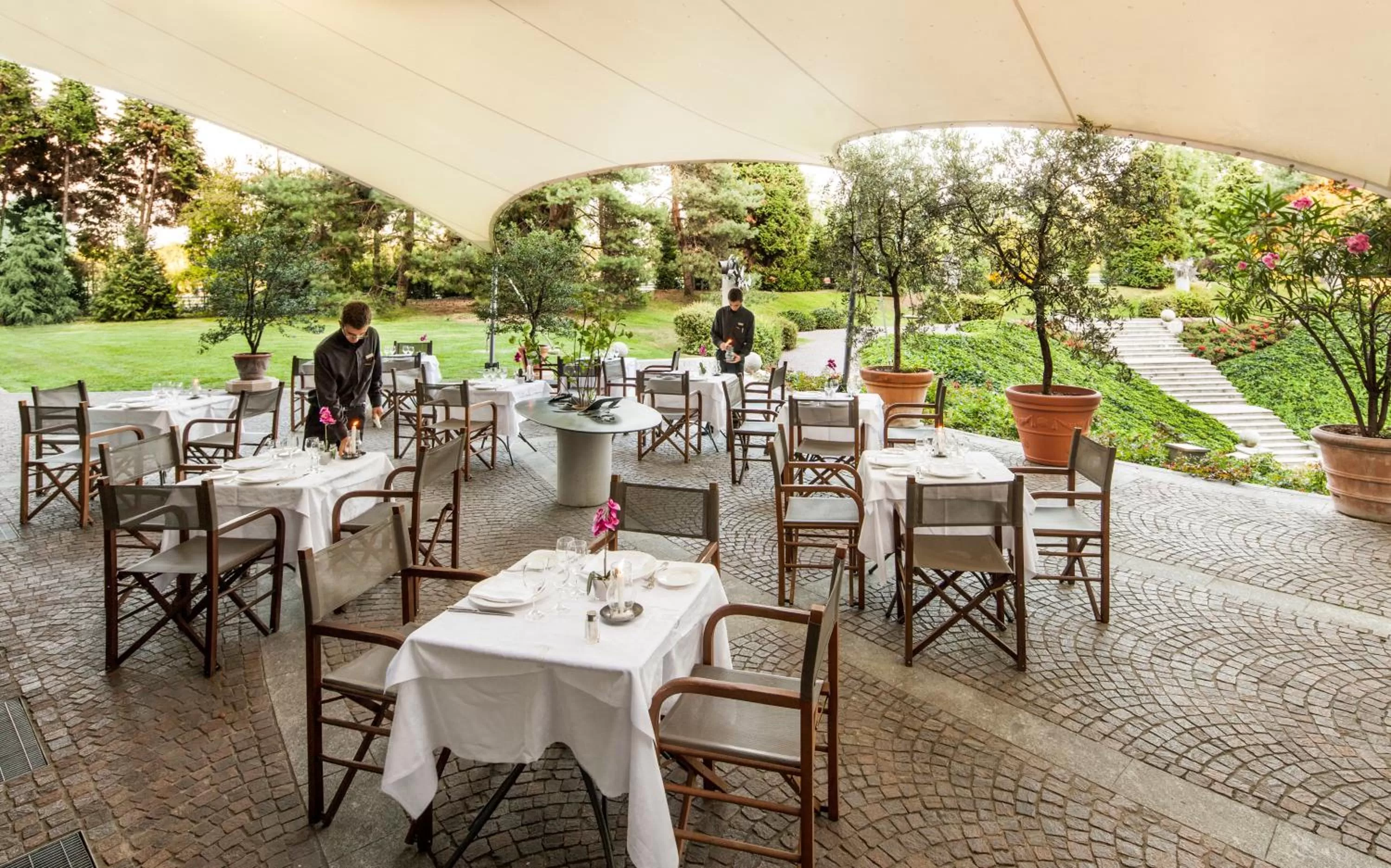 Restaurant/places to eat in Cosmo Hotel Torri