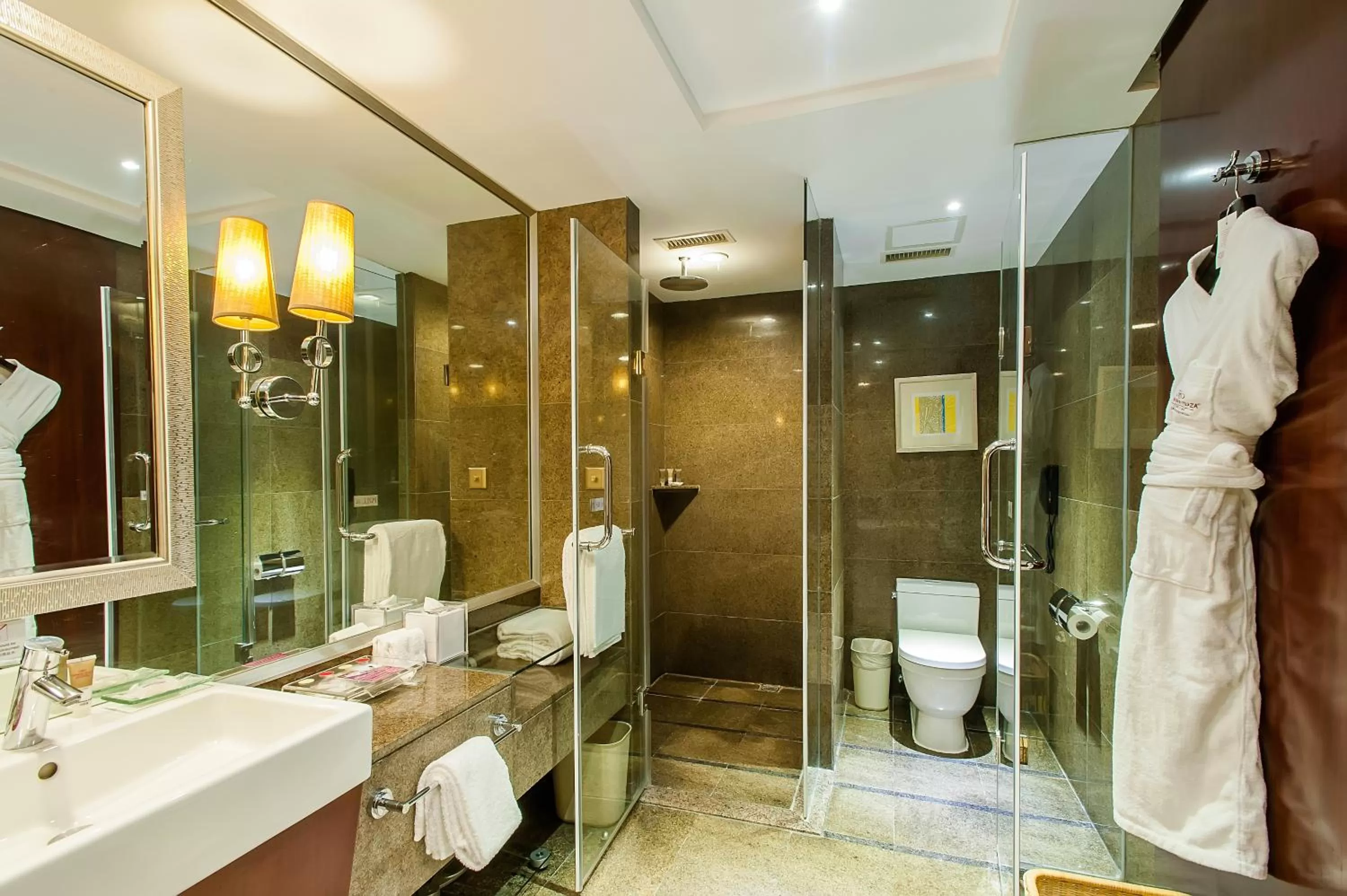 Shower in Crowne Plaza Beijing Zhongguancun by IHG