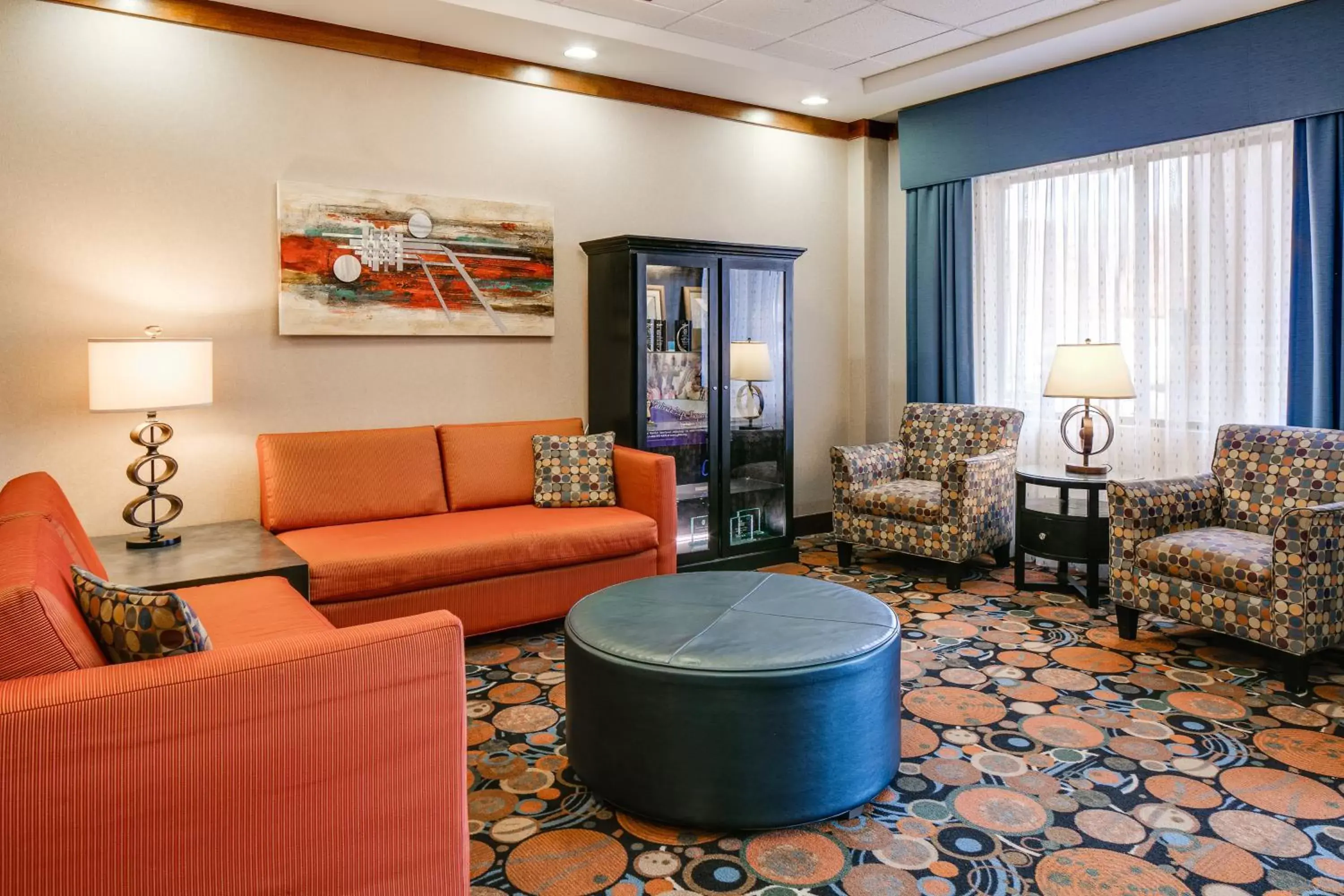 Lobby or reception, Seating Area in Holiday Inn Express Hotel & Suites Coralville, an IHG Hotel