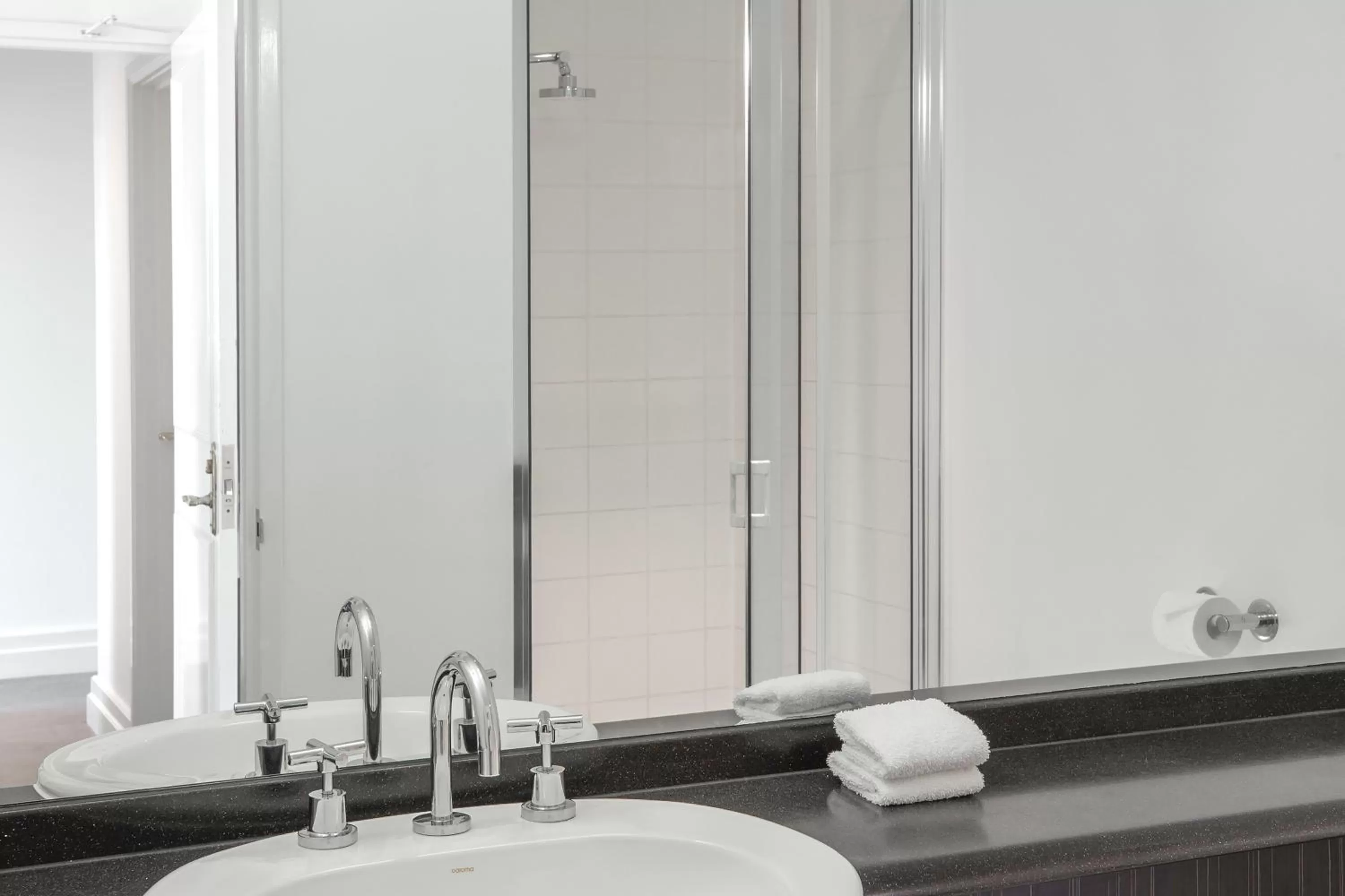 Bathroom in Mantra on Jolimont Melbourne