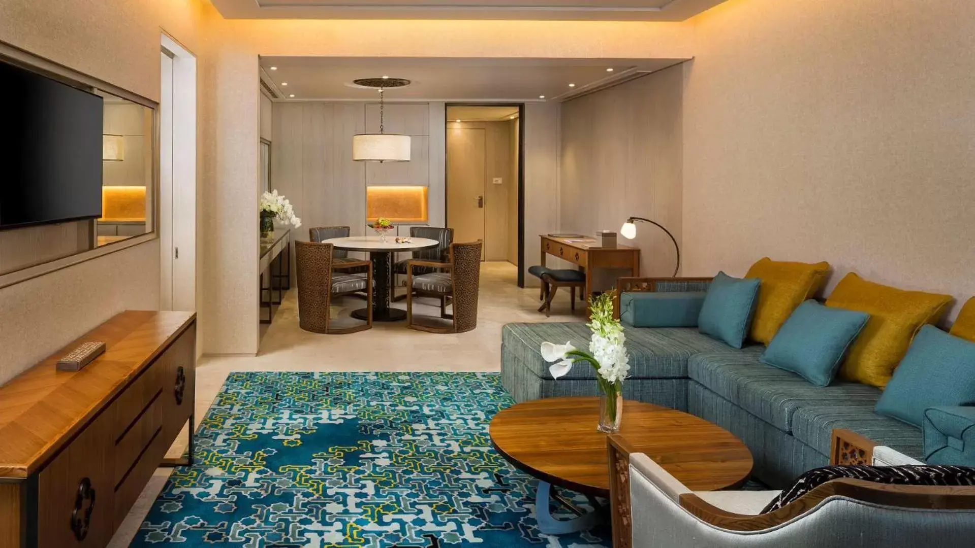 Bedroom, Seating Area in Kempinski Summerland Hotel & Resort Beirut