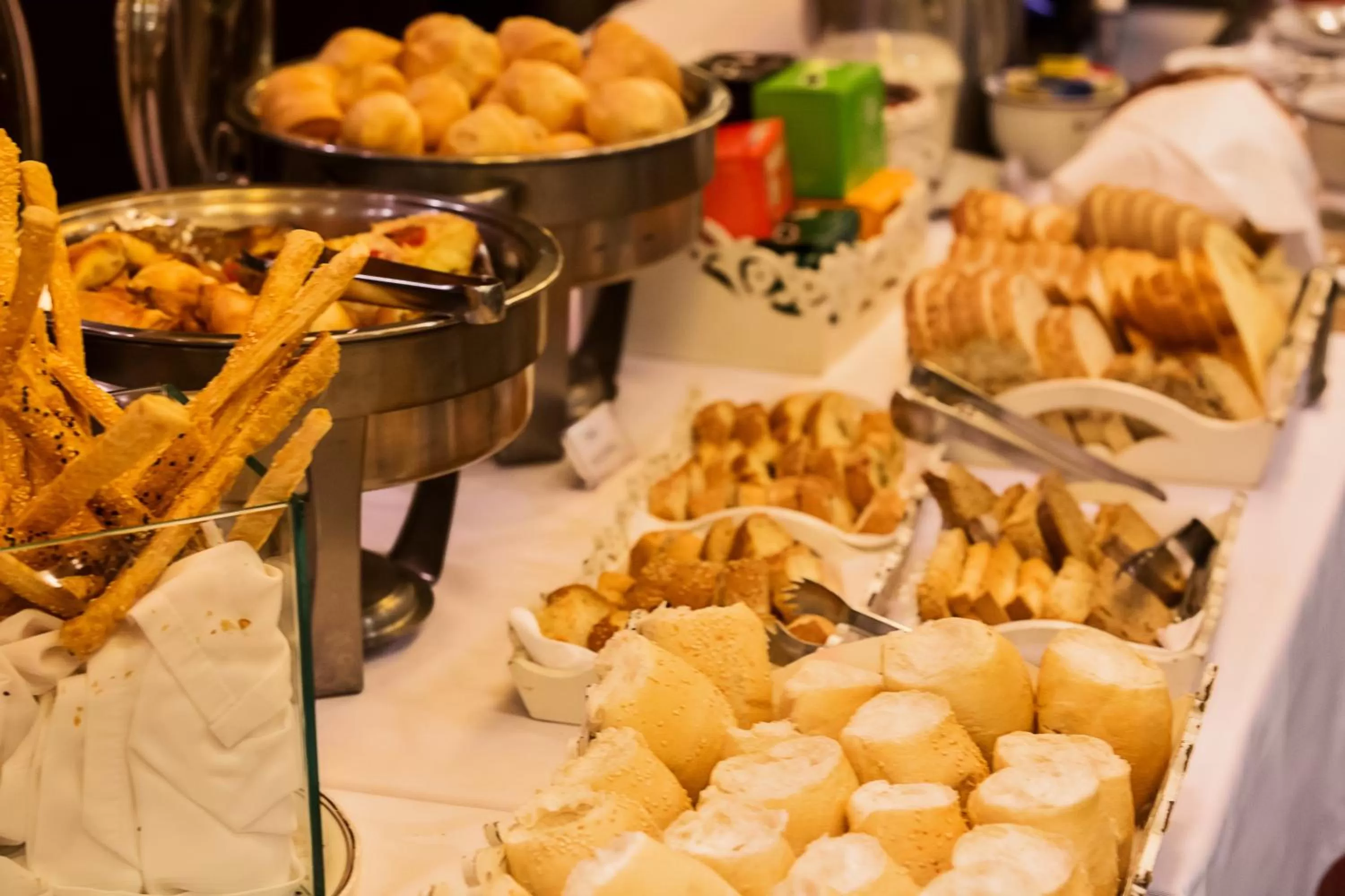 Buffet breakfast in Hotel Campo Largo Comfort