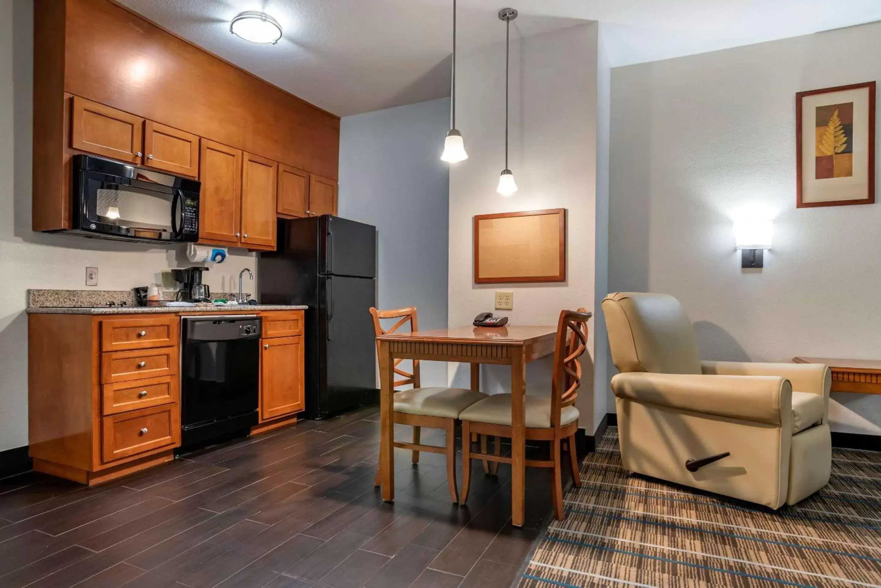 Bedroom, Kitchen/Kitchenette in MainStay Suites Denham Springs - Baton Rouge East