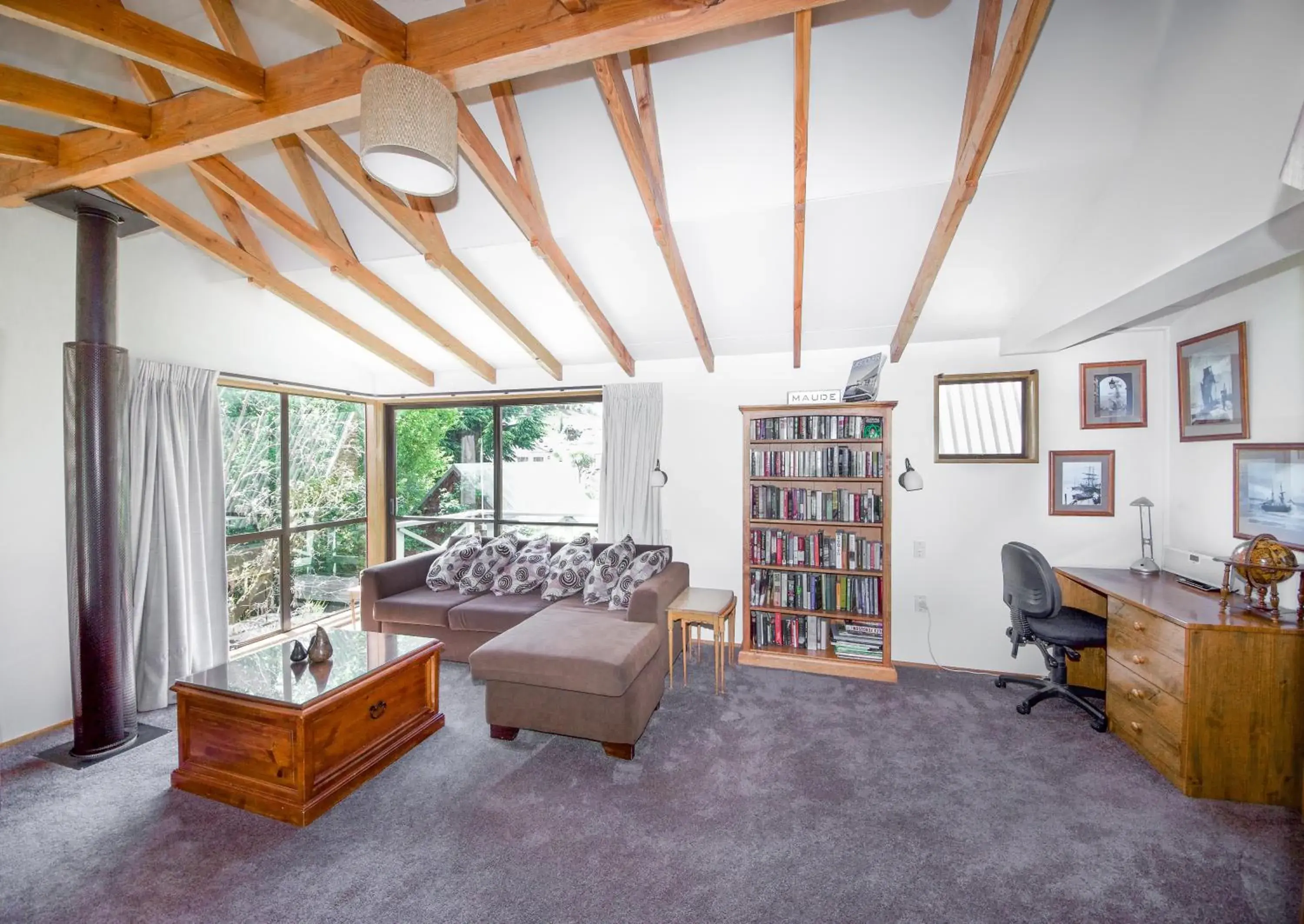 Library, Seating Area in Te Wanaka Lodge