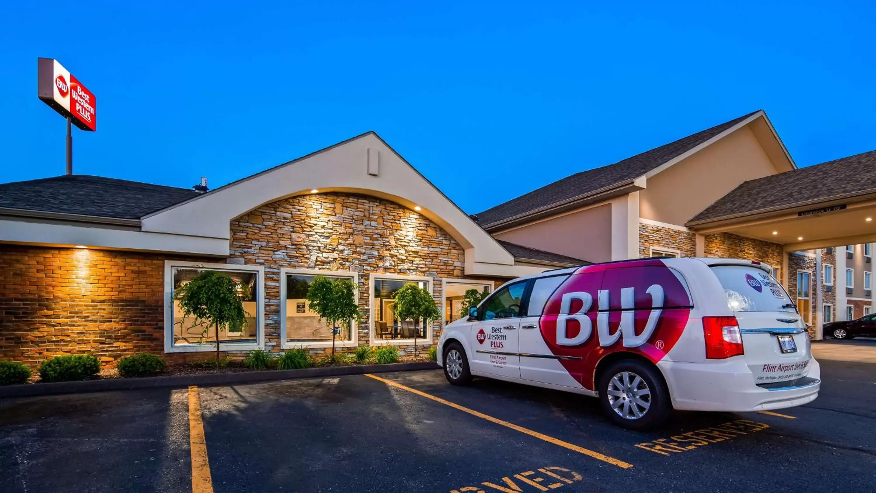 Property Building in Best Western Plus Flint Airport Inn & Suites