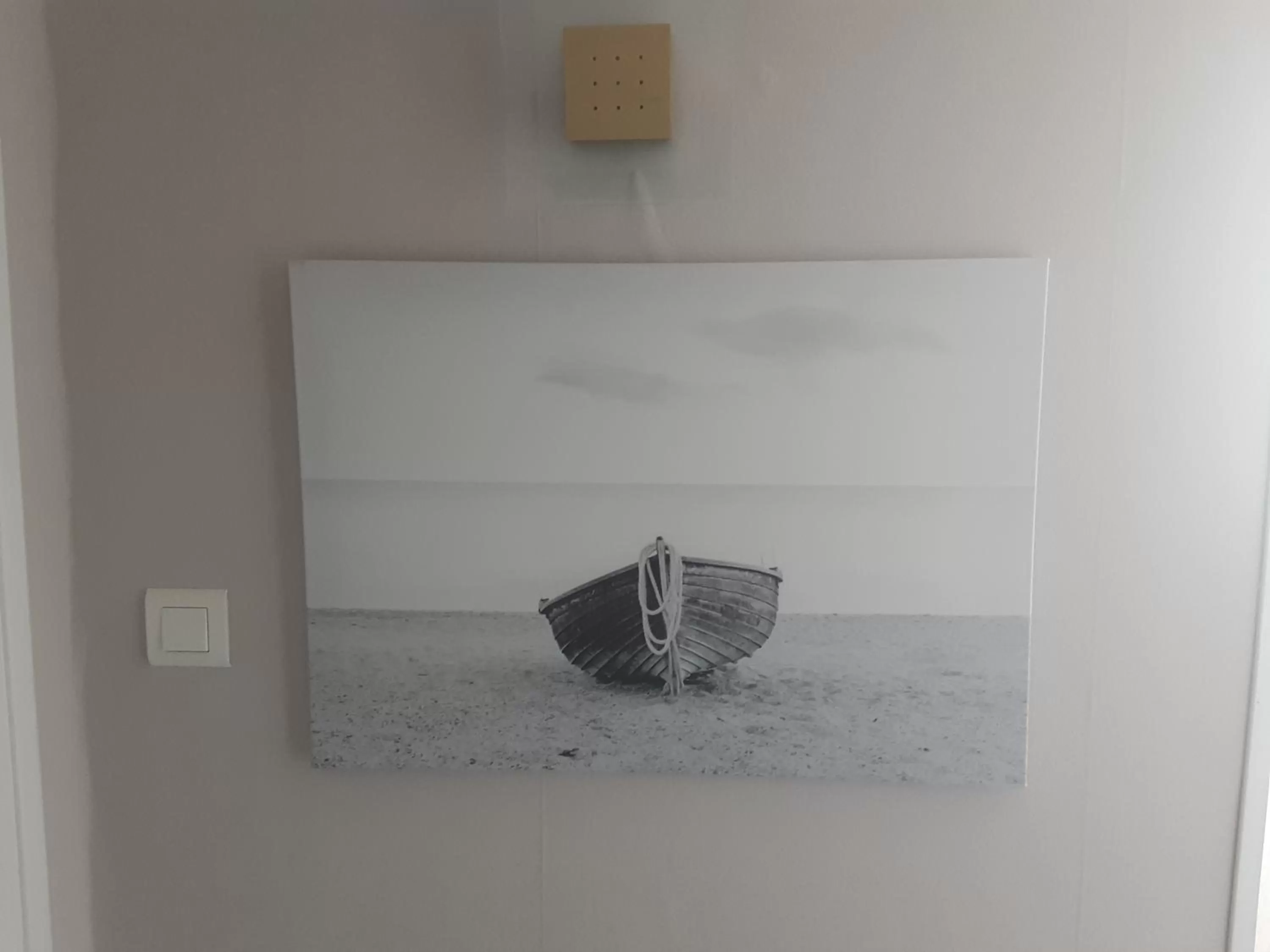 Decorative detail, TV/Entertainment Center in chambres d'hôtes les mésanges avec salle d'eau privative pdj compris