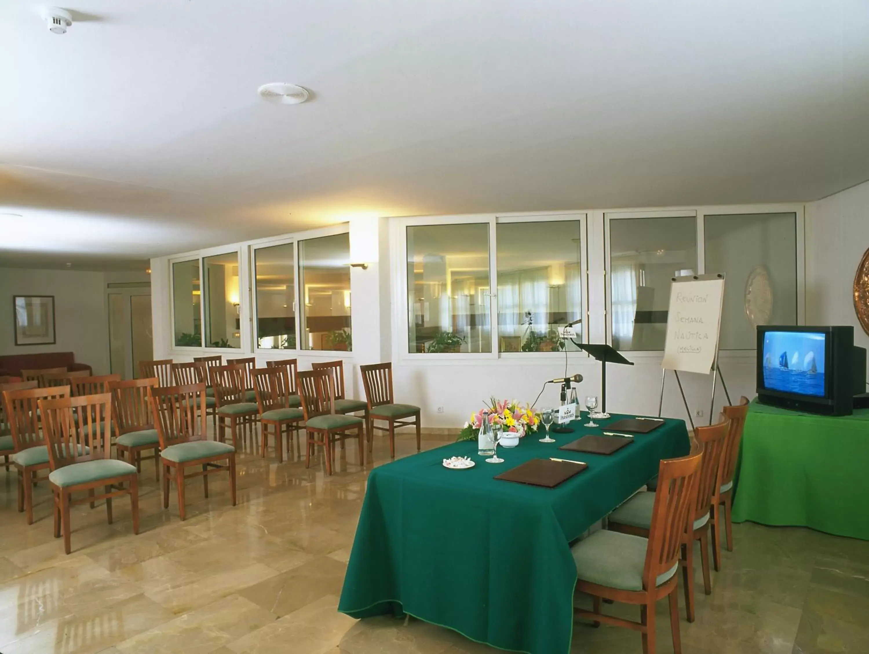 Business facilities, Restaurant/Places to Eat in Parador de Melilla