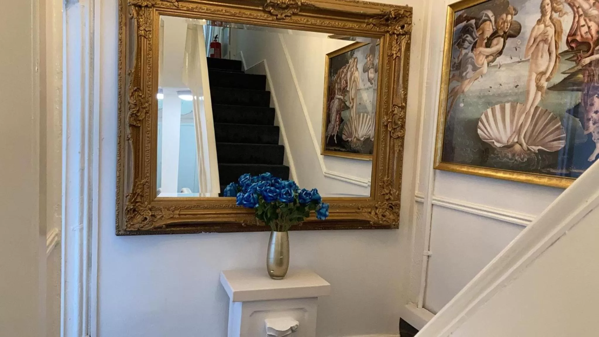 Decorative detail in The New Apollo Hotel