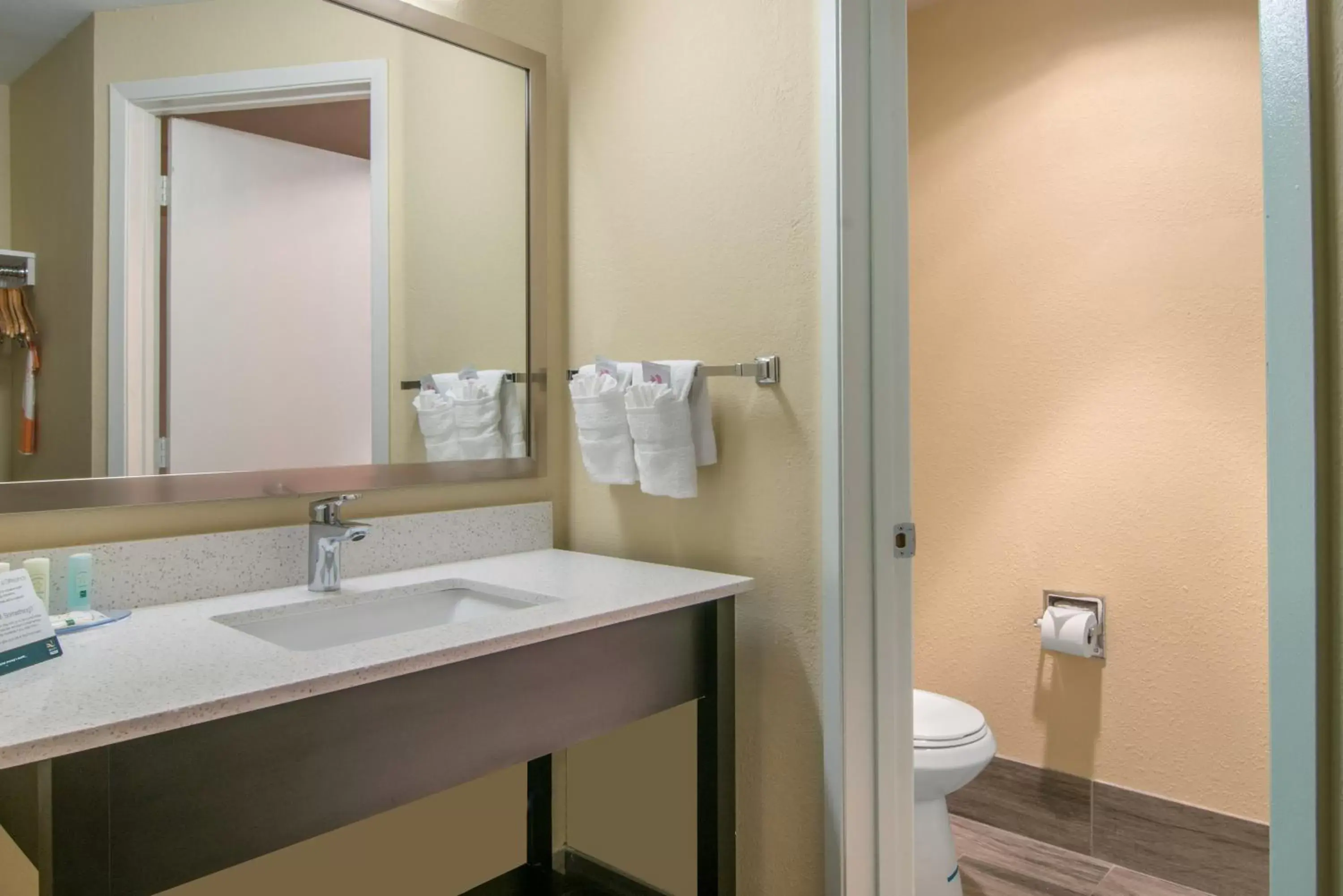 King Room - Disability Access/Non-Smoking in Quality Inn & Suites