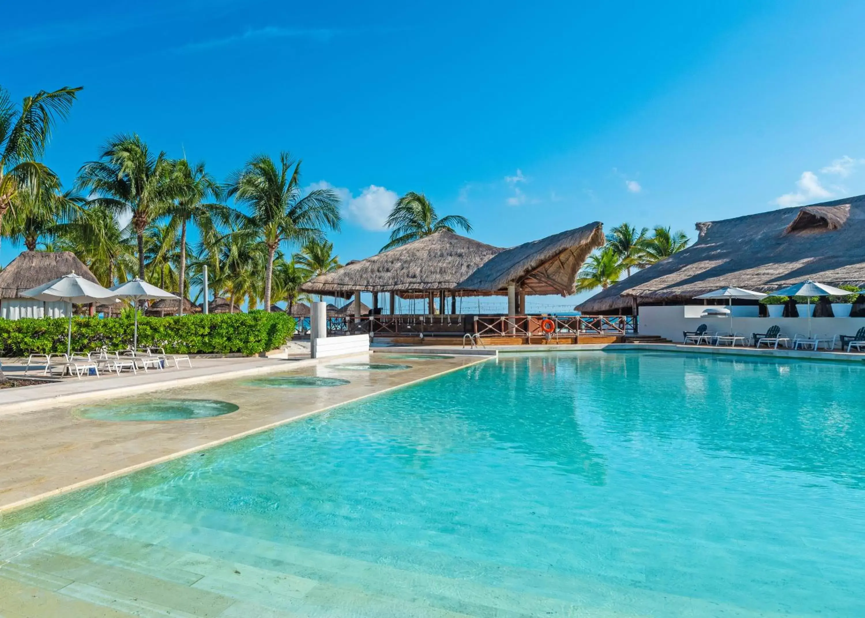 Swimming Pool in InterContinental Presidente Cancun Resort