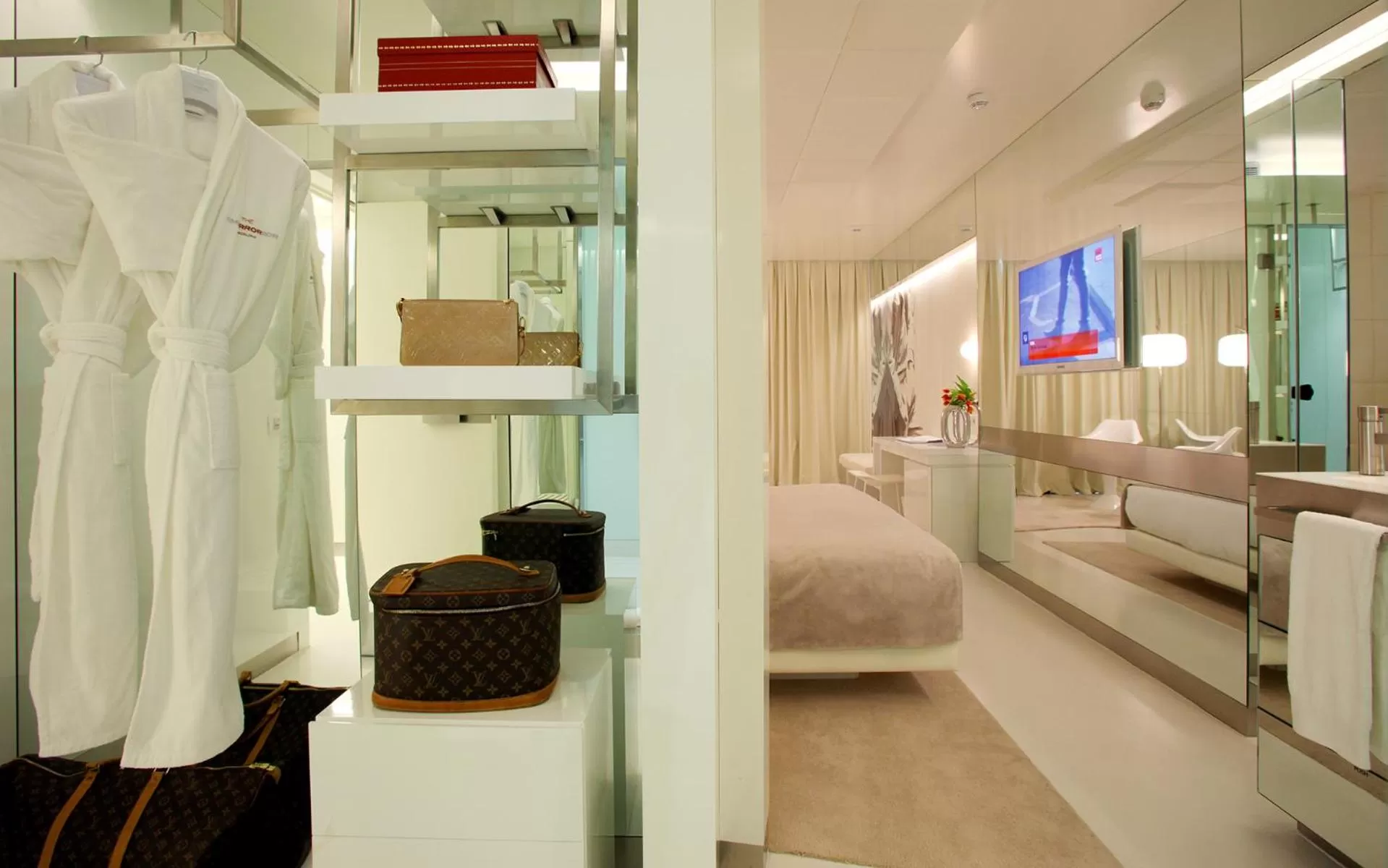 Photo of the whole room in The Mirror Barcelona - Adults Only