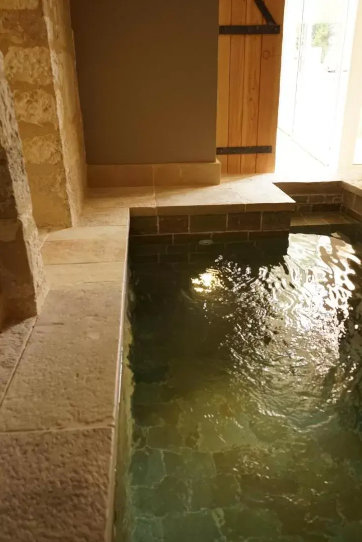 Swimming Pool in L'abbaye Saint Michel