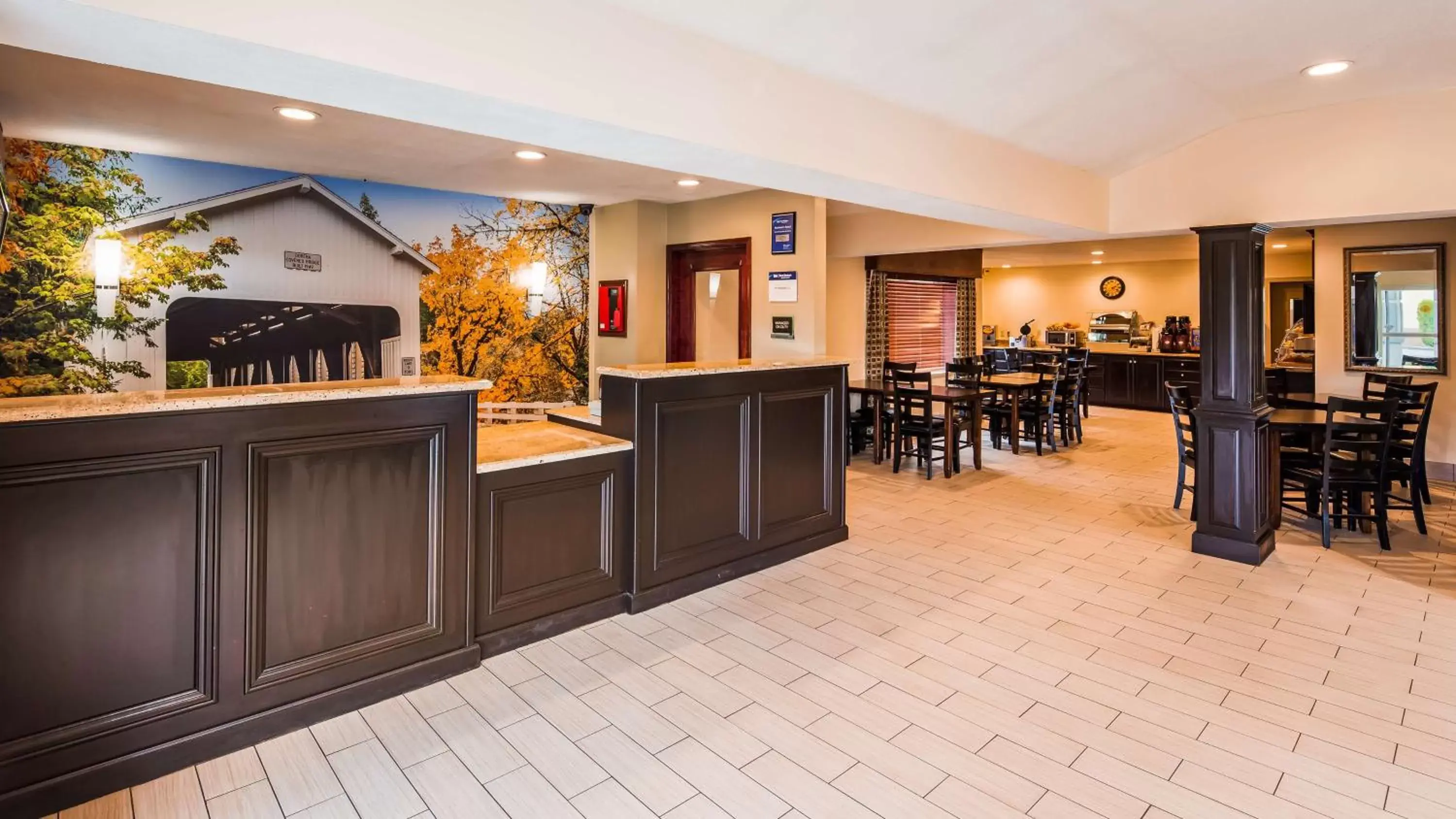Lobby or reception in Best Western Cottage Grove Inn
