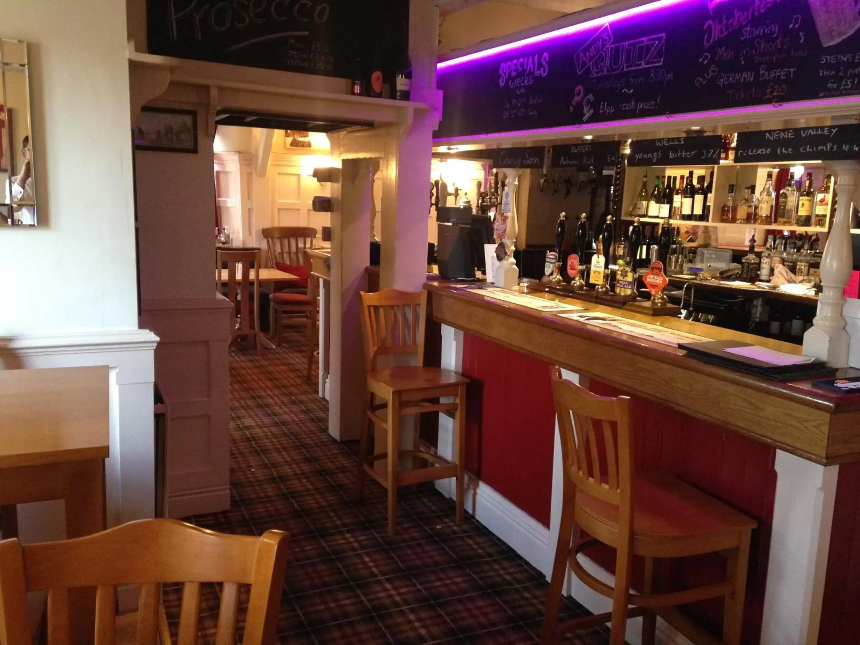 Restaurant/places to eat, Lounge/Bar in The Wheatsheaf