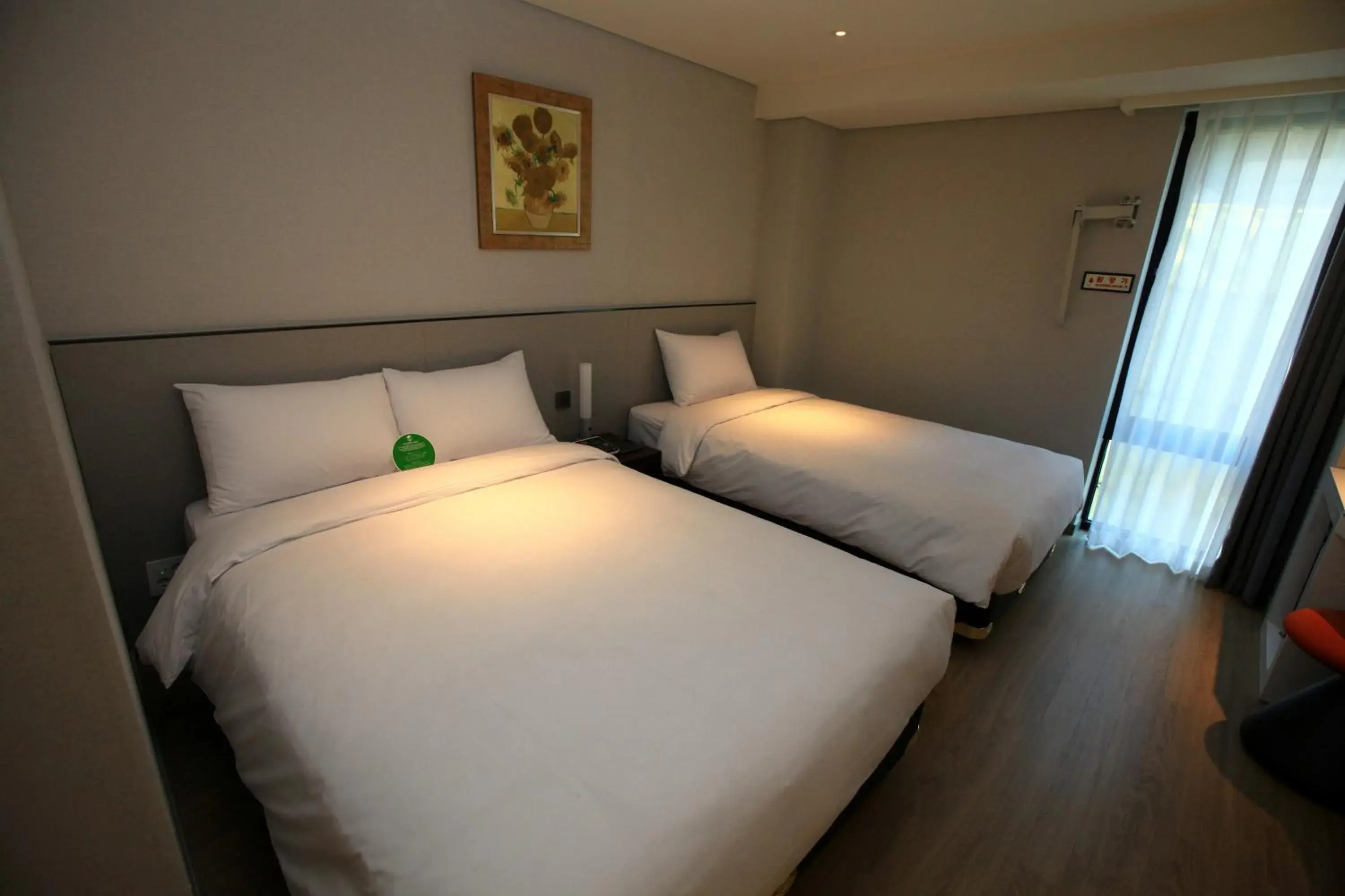 Photo of the whole room, Bed in Hotel Thomas Myeongdong