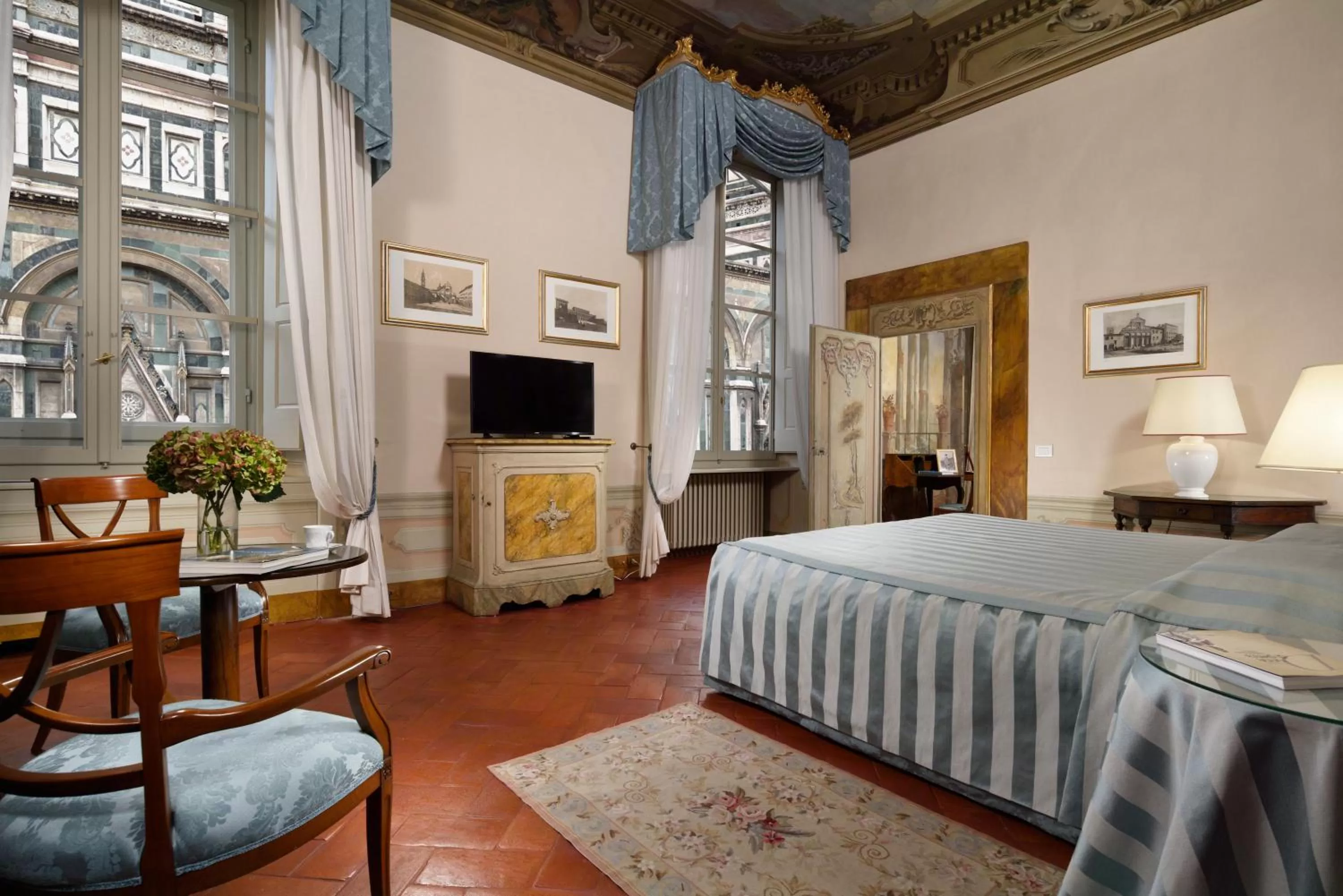 Photo of the whole room, Bed in Palazzo Niccolini al Duomo Residenza D'Epoca