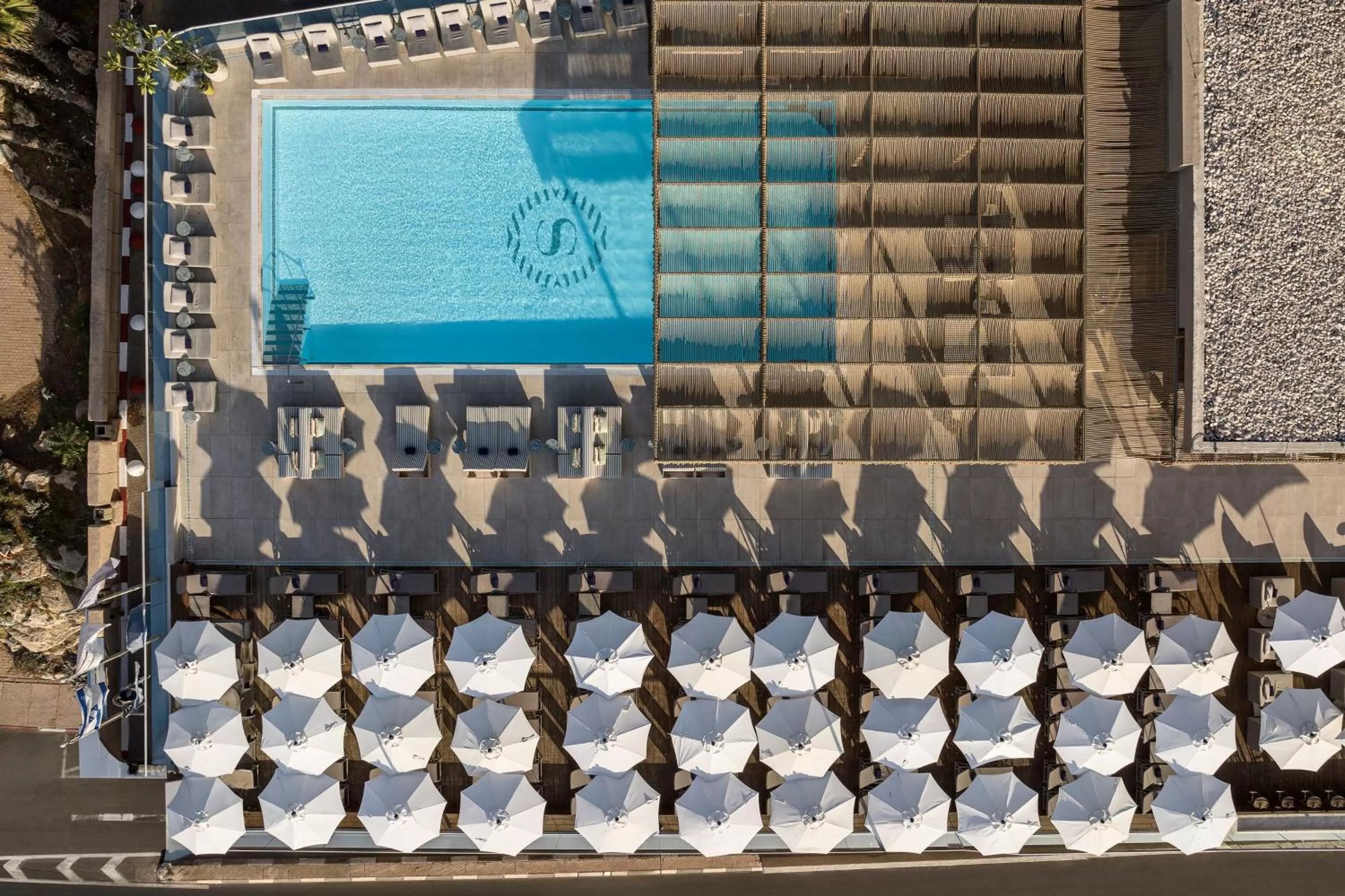 Swimming pool in Sheraton Grand Tel Aviv