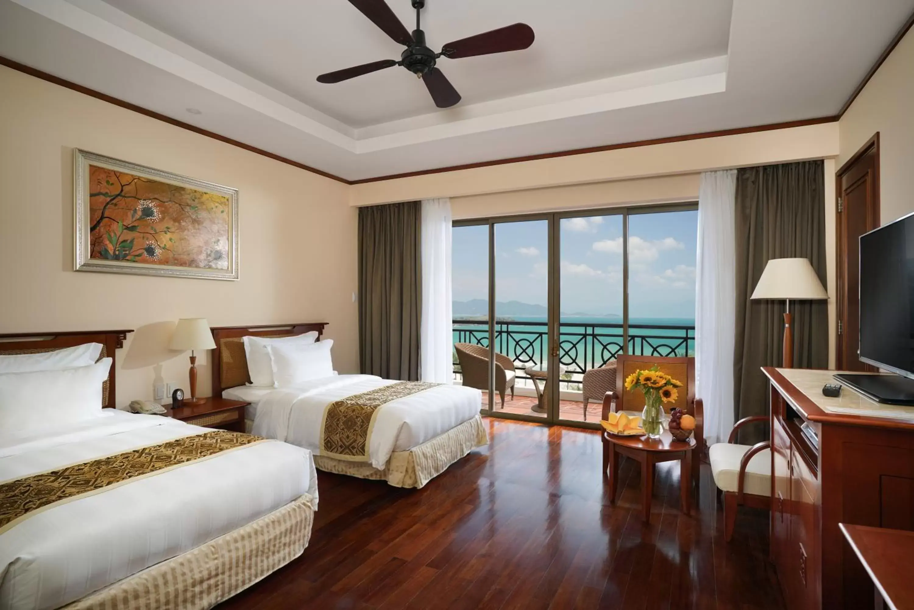 Bed in Vinpearl Resort Nha Trang