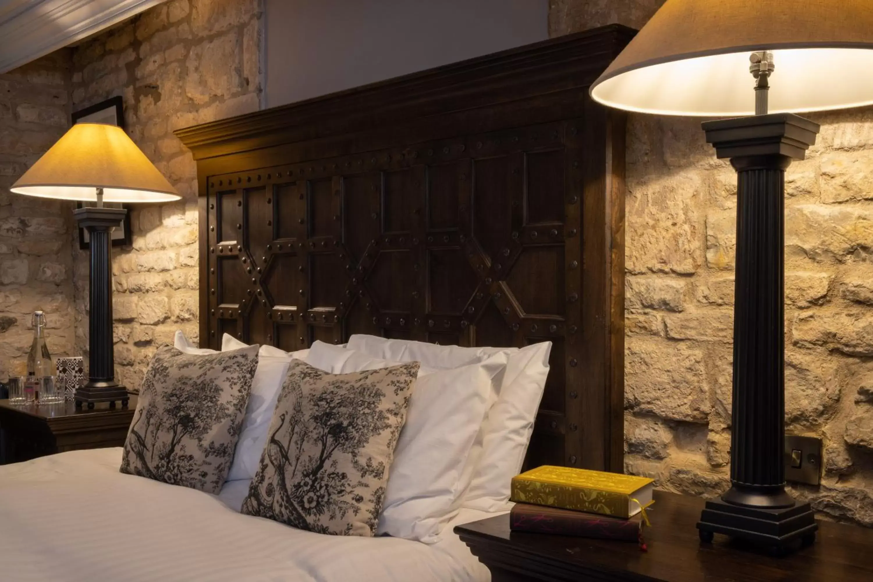 Bedroom, Seating Area in The Bull And Swan