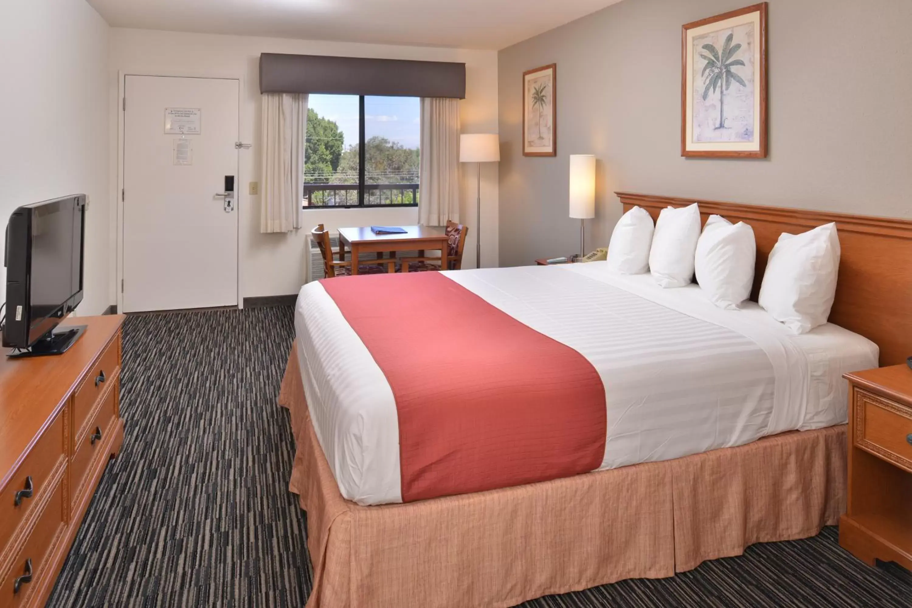 King Room with Roll-in Shower - Disability Access/Non-Smoking in Pleasant Inn King Room with Roll-in Shower - Disability Access/Non-Smoking in Pleasant Inn