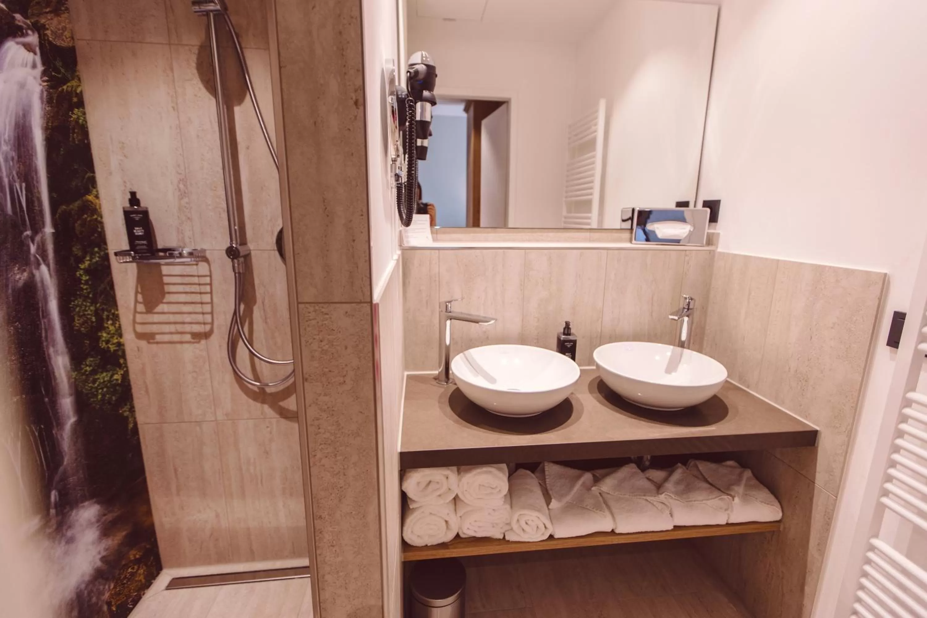 Shower in Hotel Libertas elements pure