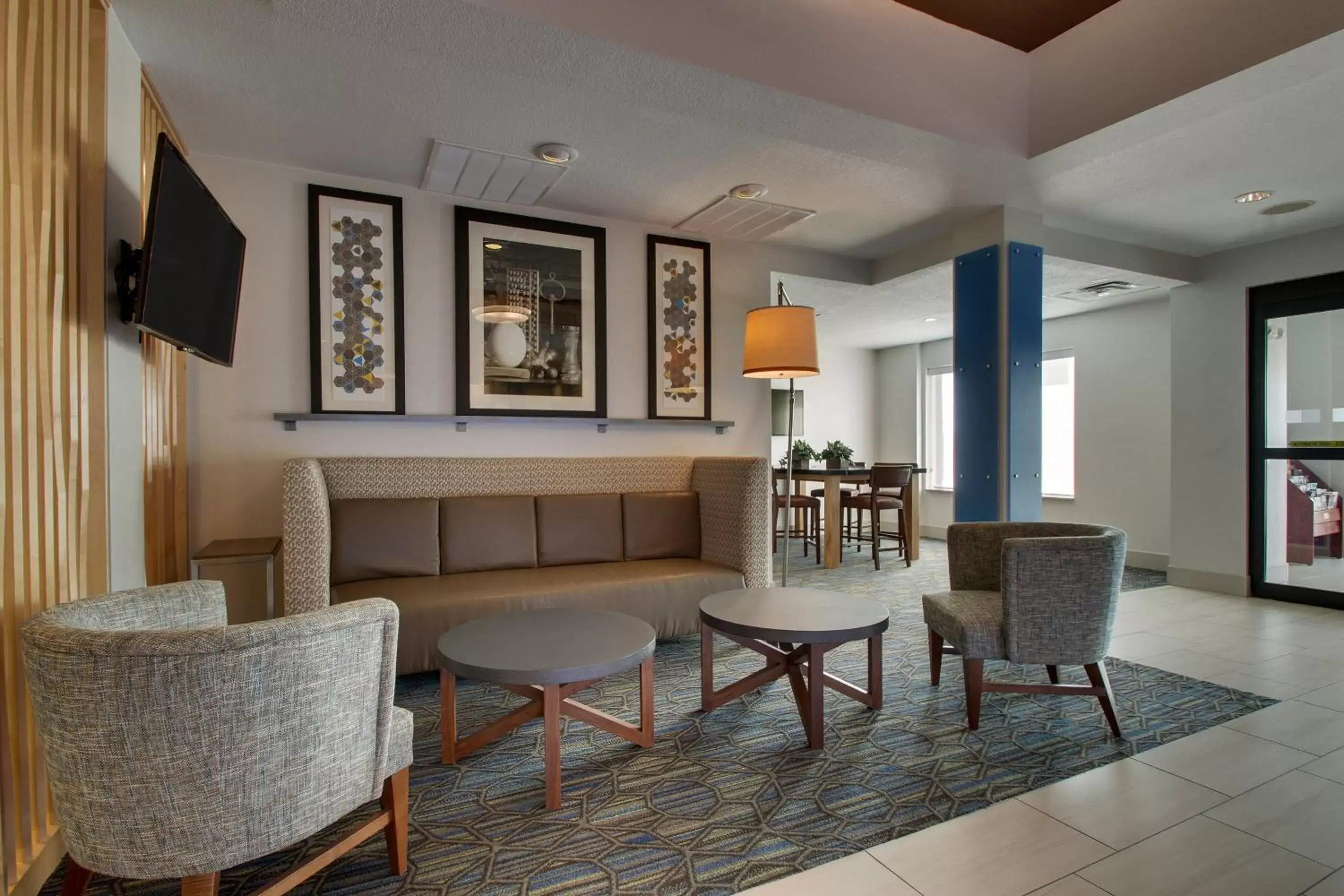 Property building, Seating Area in Holiday Inn Express Hotel & Suites Morris, an IHG Hotel