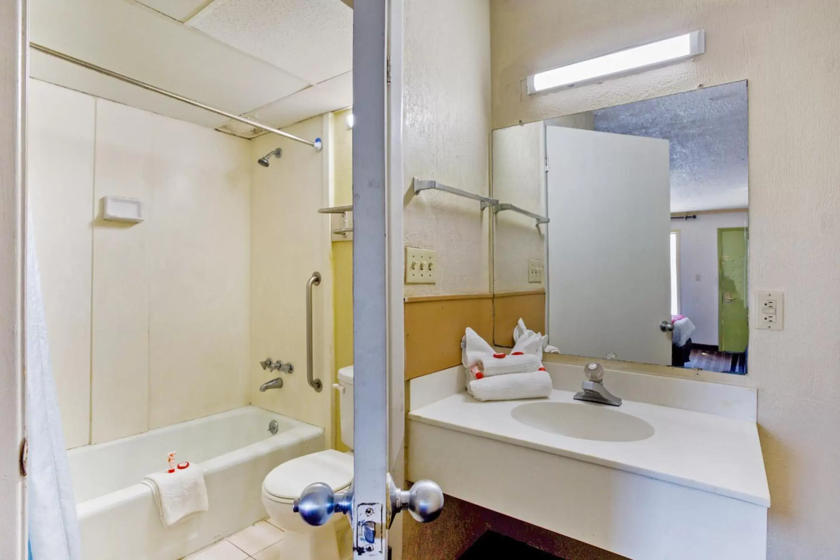Toilet, Bathroom in OYO Hotel Pensacola I-10 & Hwy 29