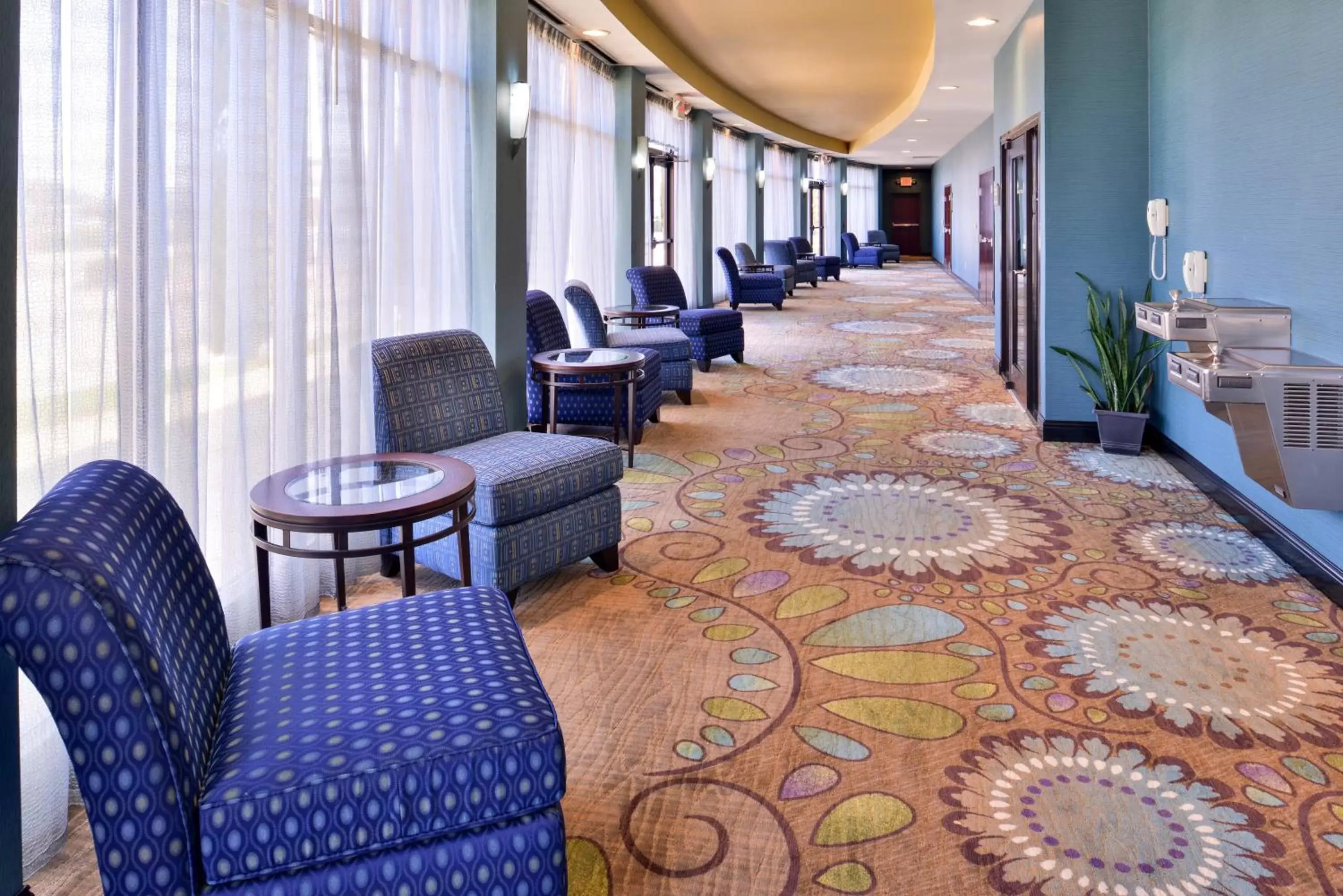Meeting/conference room, Lounge/Bar in Holiday Inn Fort Worth North- Fossil Creek, an IHG Hotel